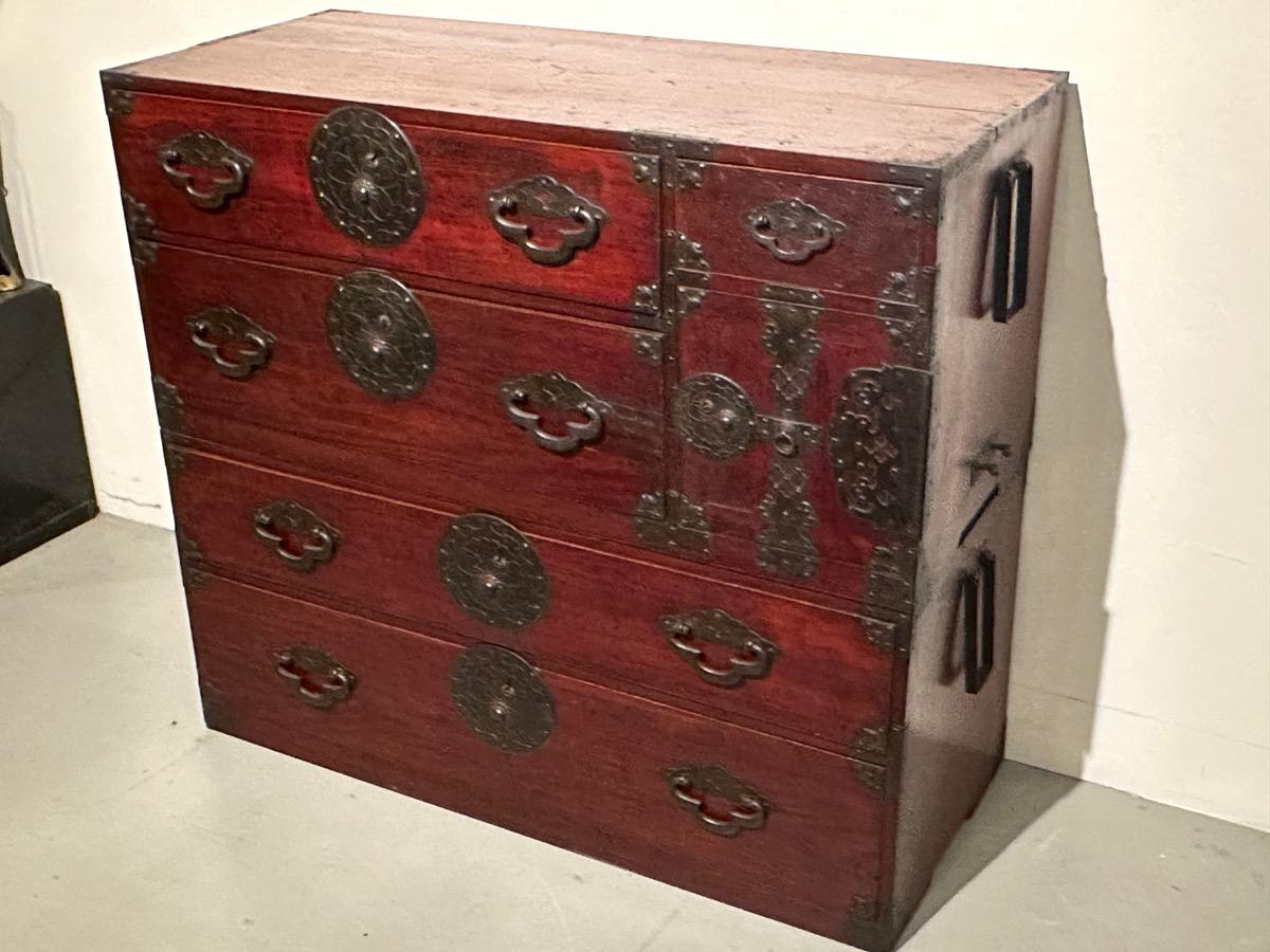 XIX secolo Antico giapponese dell'epoca Meiji c1880 Yonezawa Clothing Tansu Chest Keyaki Wood 42