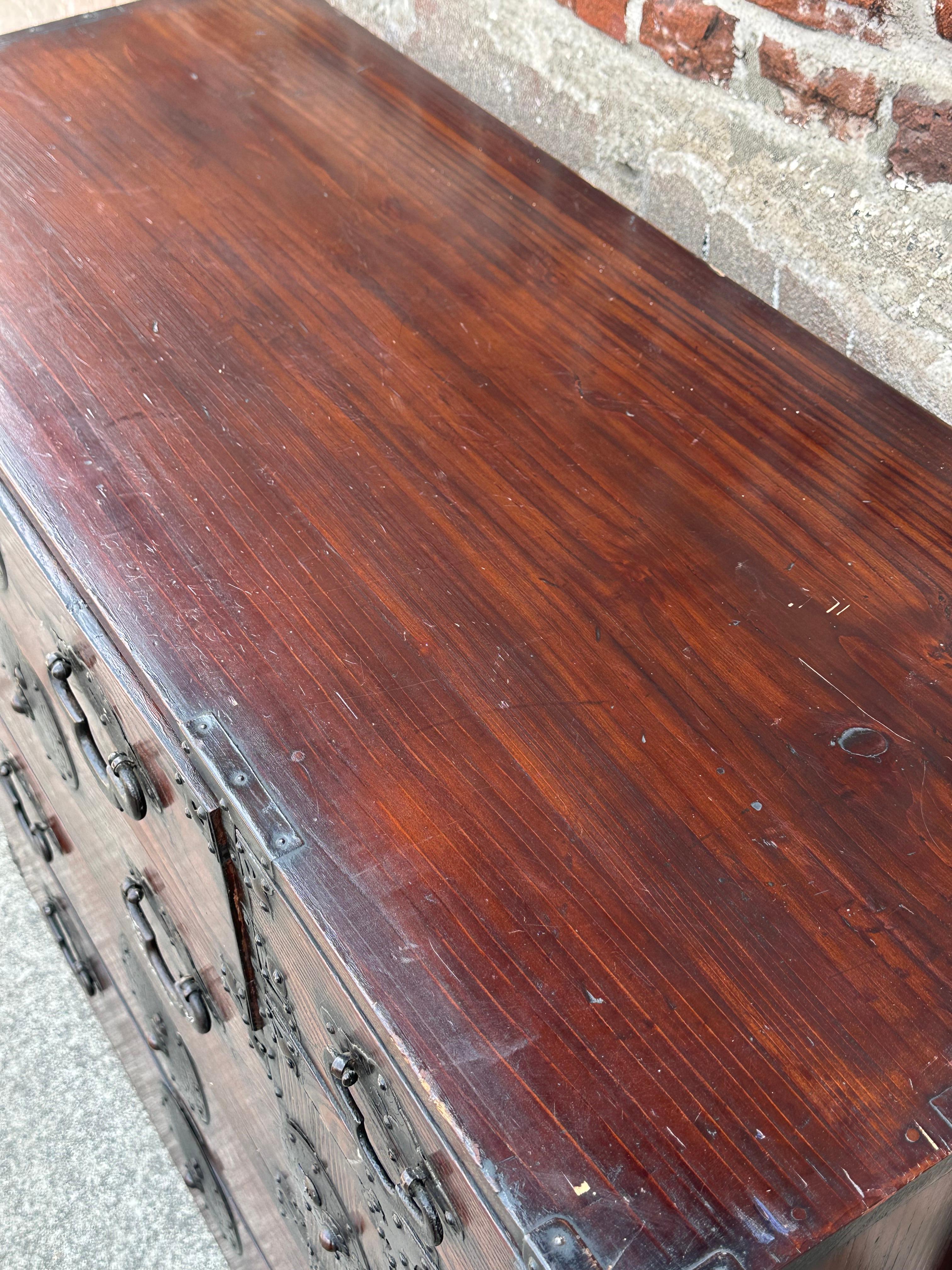 Antike japanische Tansu-Kommode aus Holz mit Schlüsselaki-Schlüssel aus der Meiji-Ära um 1880, Yonezawa, 42