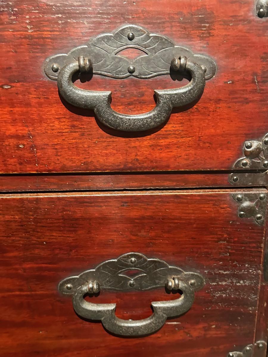 Antico giapponese dell'epoca Meiji c1880 Yonezawa Clothing Tansu Chest Keyaki Wood 42