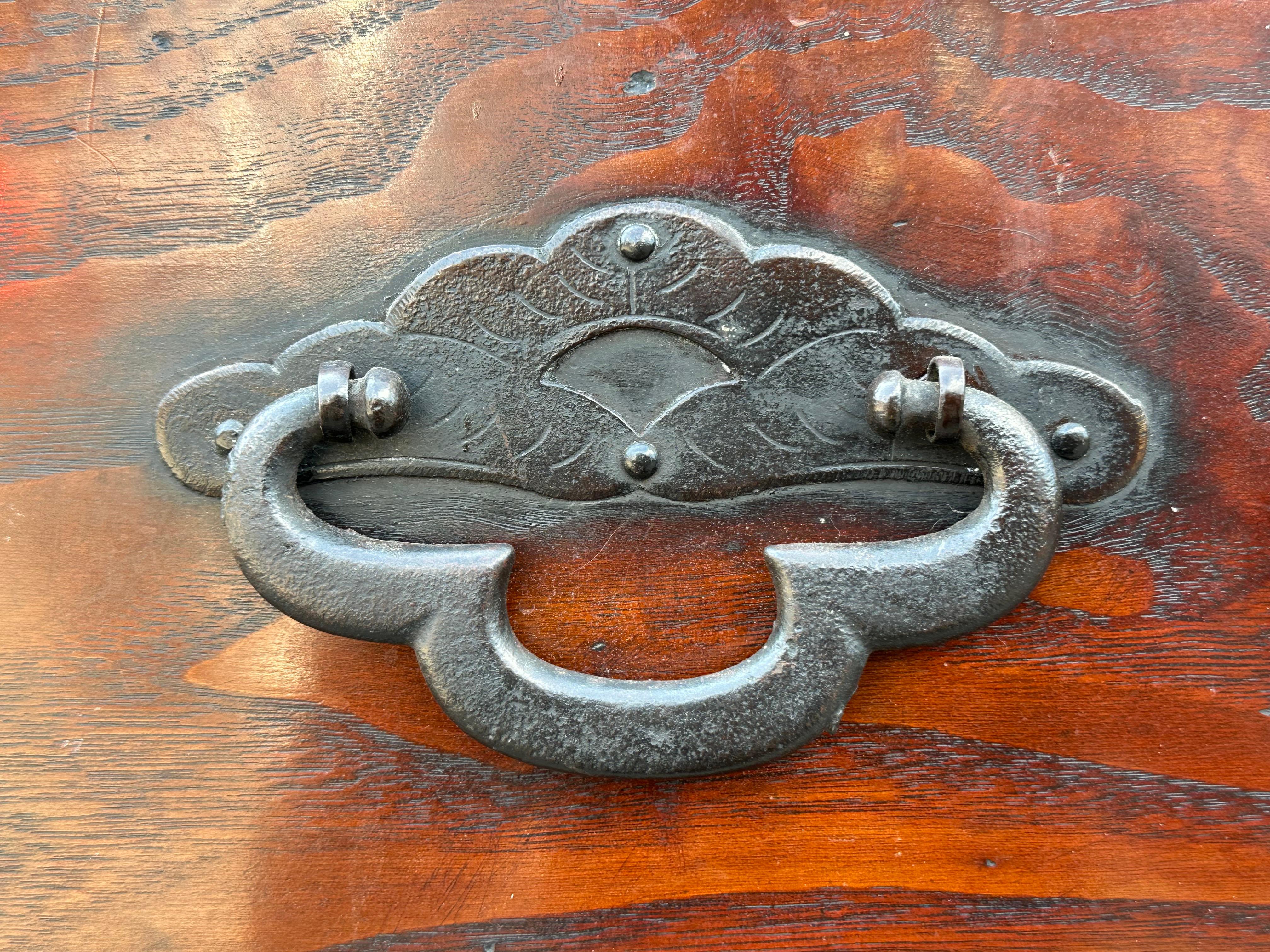 Antike japanische Tansu-Kommode aus Holz mit Schlüsselaki-Schlüssel aus der Meiji-Ära um 1880, Yonezawa, 42