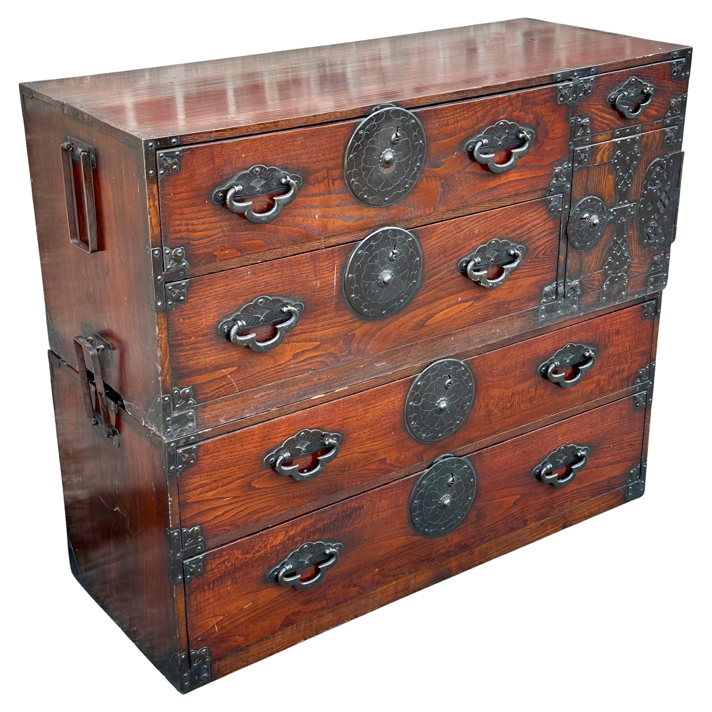 Antiquité japonaise Meiji Era c1880's Yonezawa Clothing Tansu Chest Keyaki Wood 42"