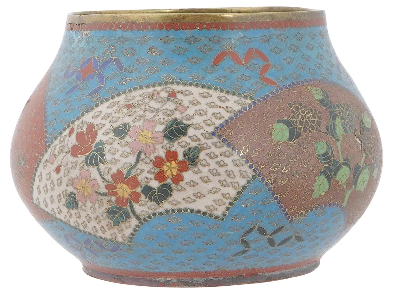 Giapponese Antique Japanese Meiji era cloisonné enamel brass bowl in vendita