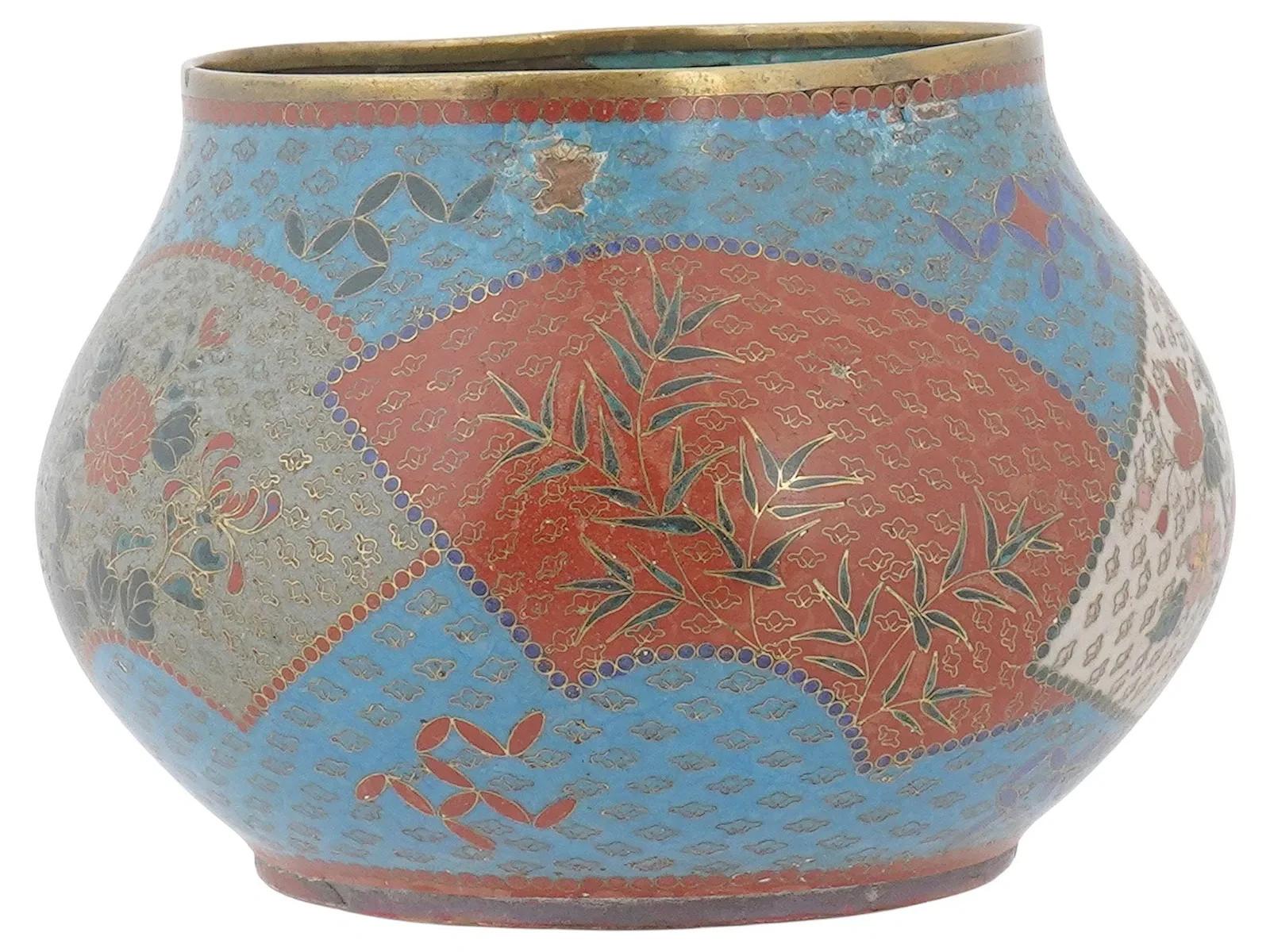 Cloisonné Antique Japanese Meiji era cloisonné enamel brass bowl in vendita