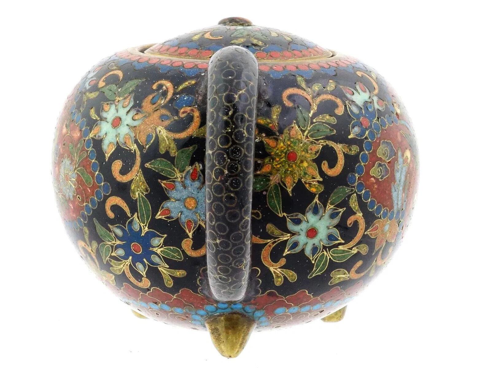 Antigua Tetera Japonesa de Esmalte Cloisonné de la Era Meiji en Bueno estado para la venta en New York, NY