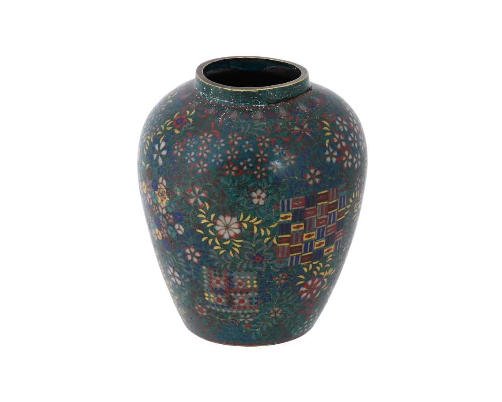 Antique Japanese Meiji Era Cloisonne Enamel Vase In Good Condition For Sale In New York, NY
