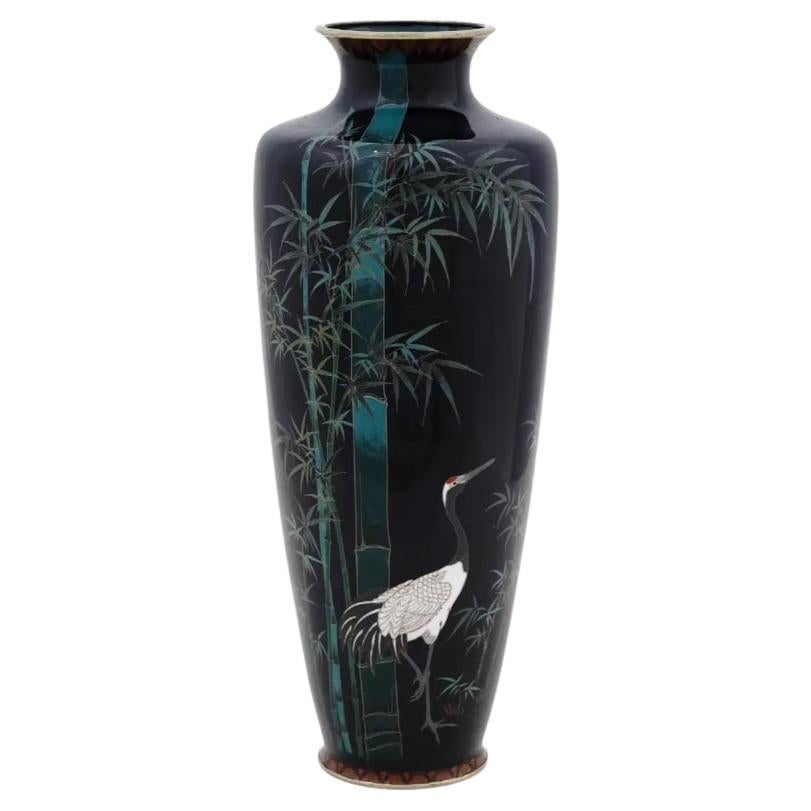 Grand vase ancien en émail cloisonné japonais Meiji, grue dans un champ de bambous en vente
