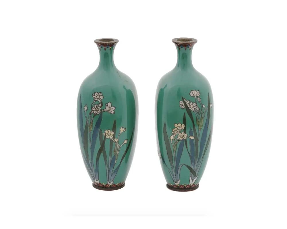 Antique Pair of Meiji Japanese Cloisonne Green Enamel with Flowers In Good Condition For Sale In New York, NY