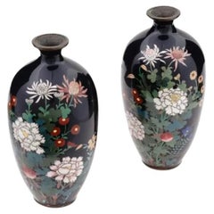 Vases japonais anciens en émail cloisonné de l'époque Meiji