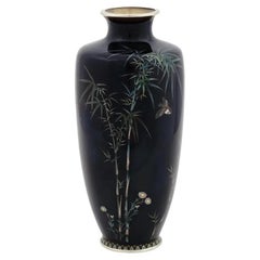 Vases japonais anciens Meiji en émail cloisonné argenté, oiseaux en bambou