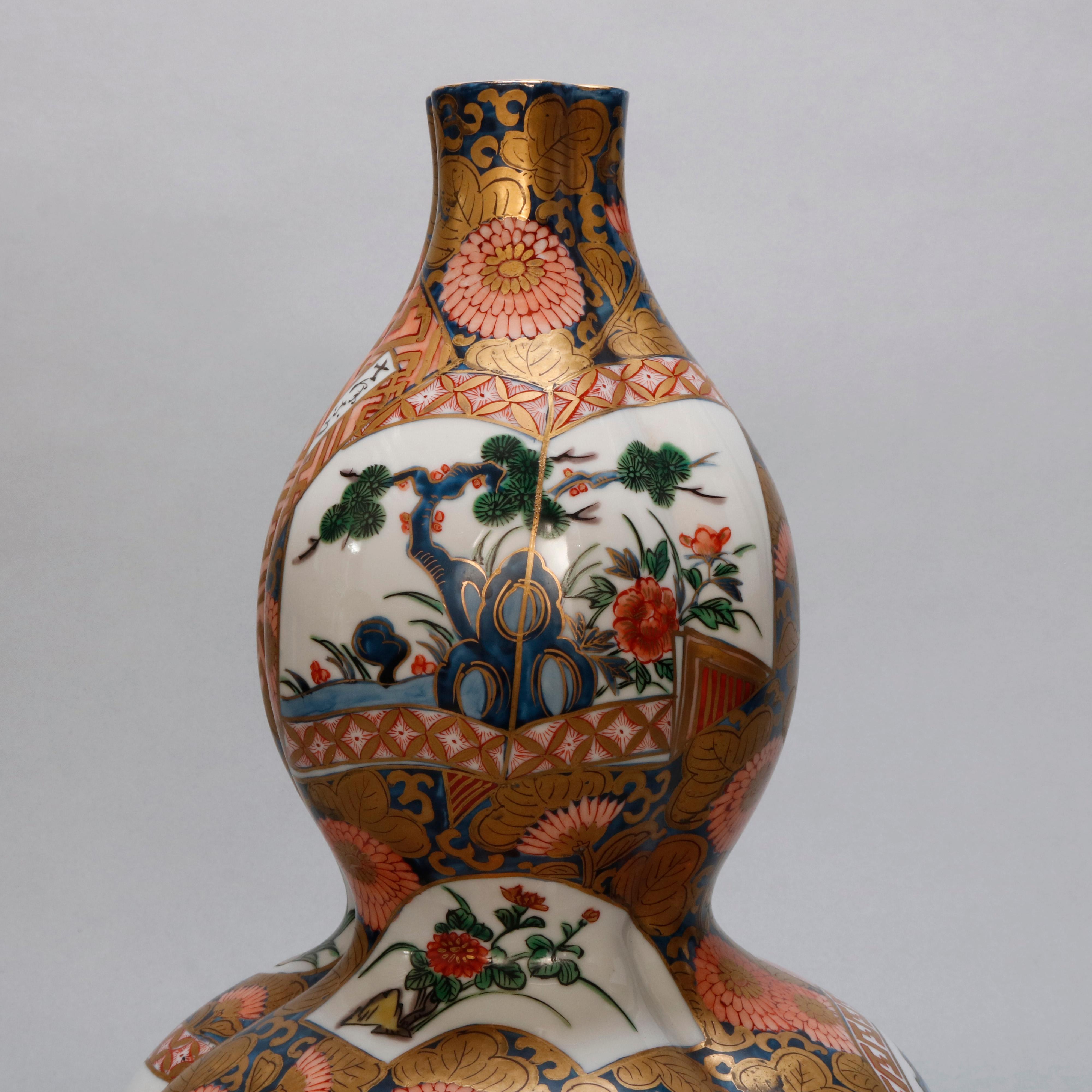 Hand-Painted Antique Japanese Meiji Imari Hand Painted Porcelain Gourd Vase, circa 1900