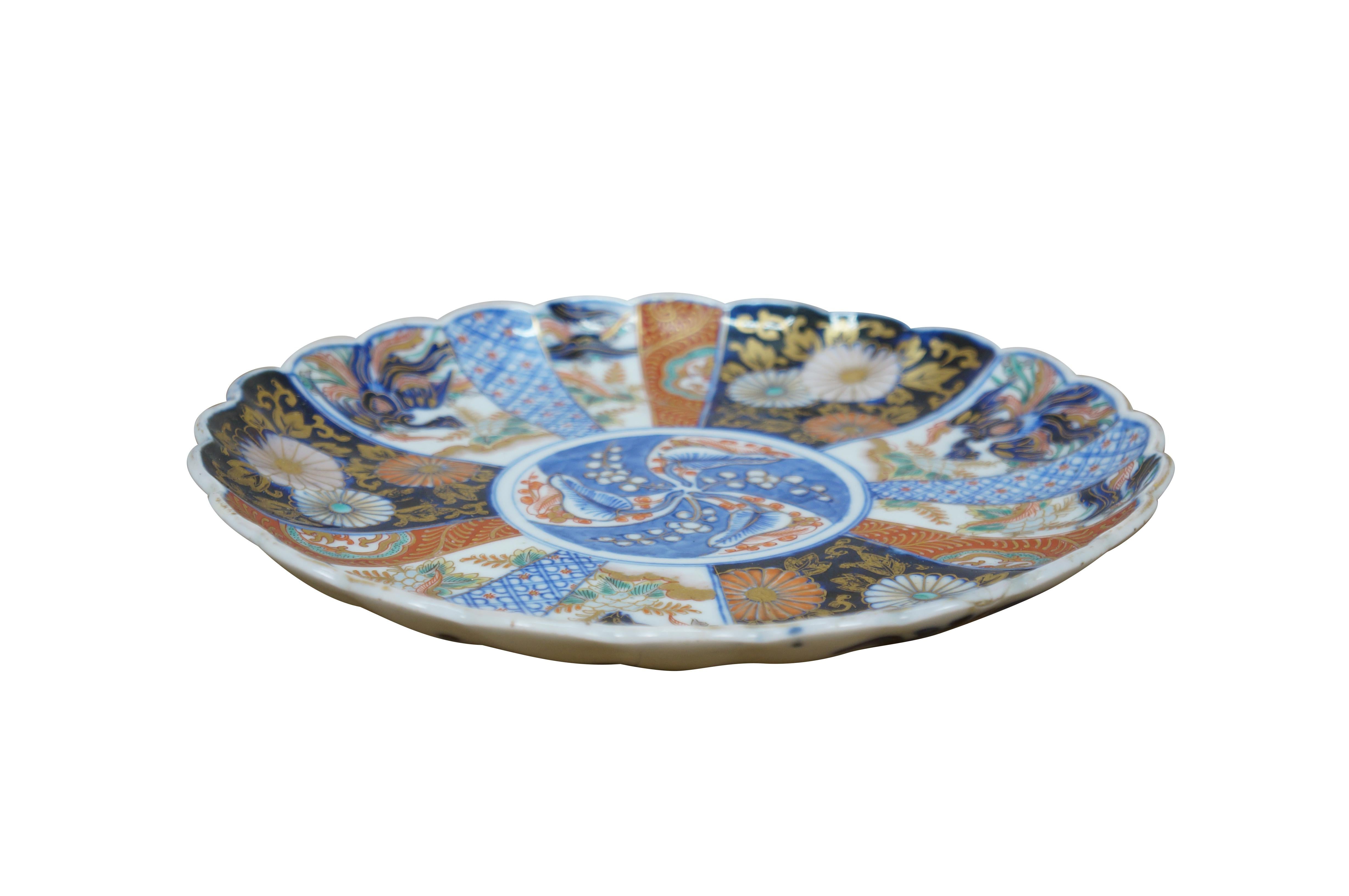 Chinoiseries Ancienne assiette à charge Phoenix Bird en porcelaine japonaise Imari Porcelain festonnée 10