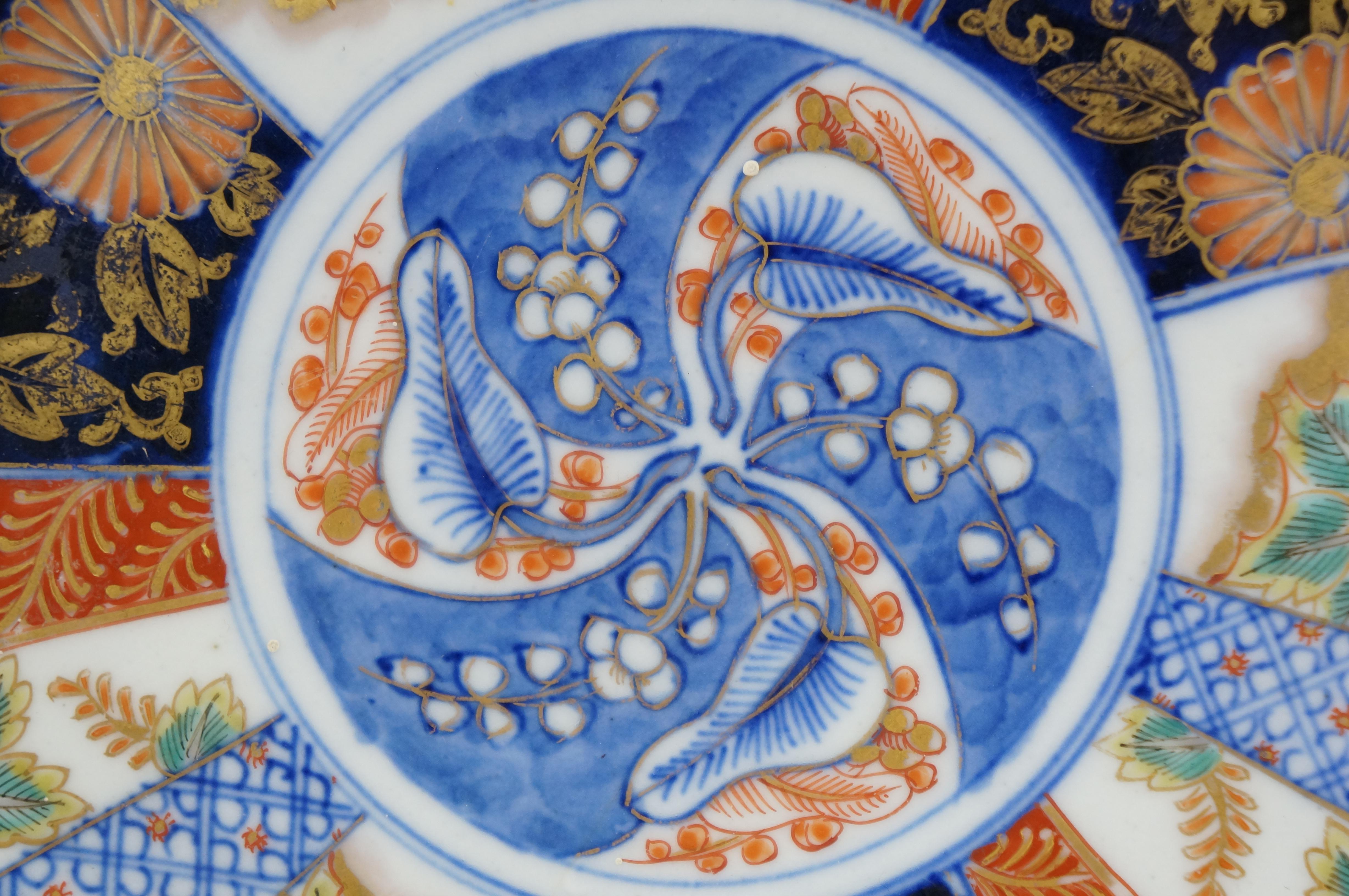 Japonais Ancienne assiette à charge Phoenix Bird en porcelaine japonaise Imari Porcelain festonnée 10