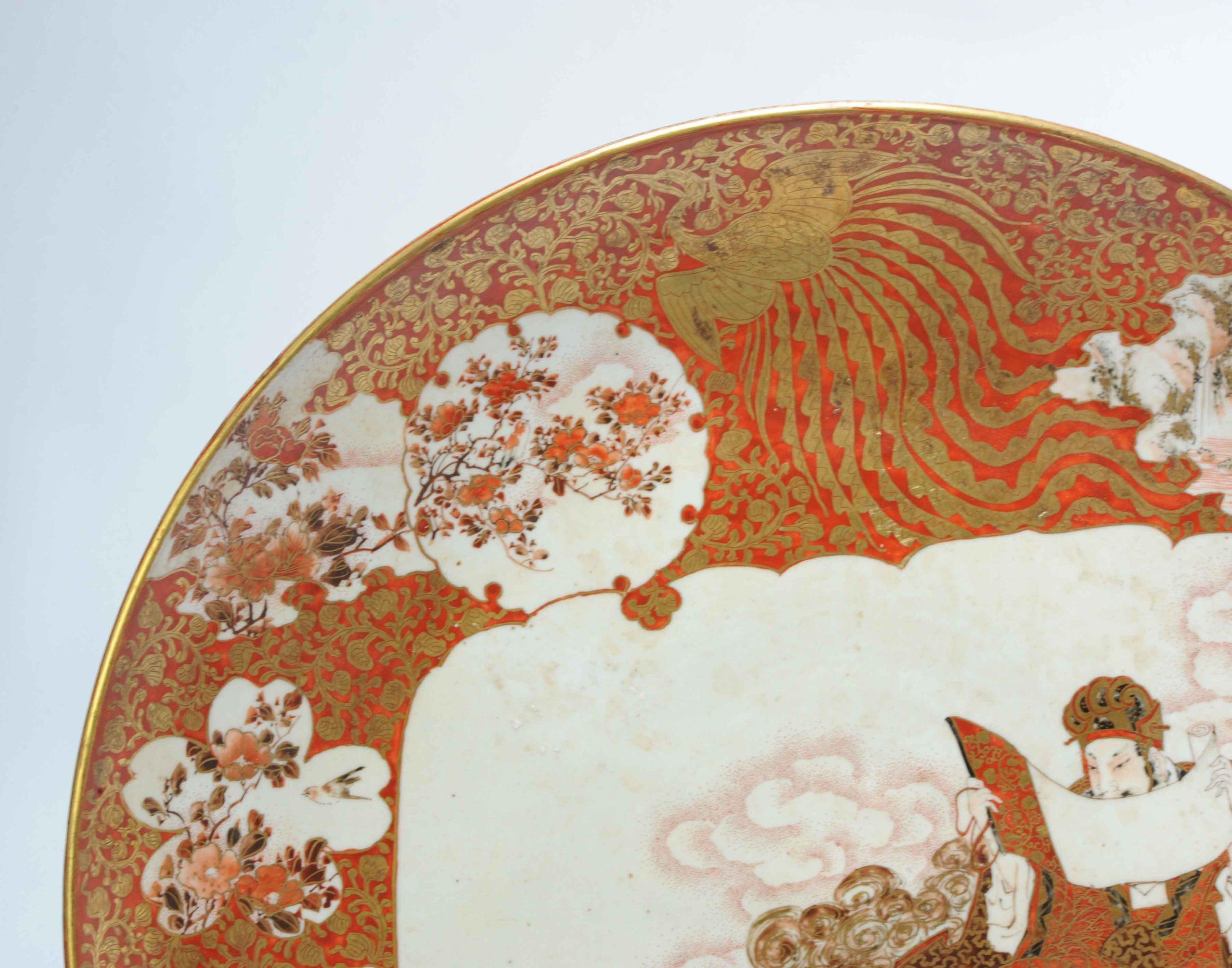 Very lovely pieces with a nicely painted scene of immortal on a Qilin. Landscape scene with trees and flowers and a phoenix.

marked at the base with a 8 character mark.

Additional information:
Material: Porcelain & Pottery
Japanese Style: