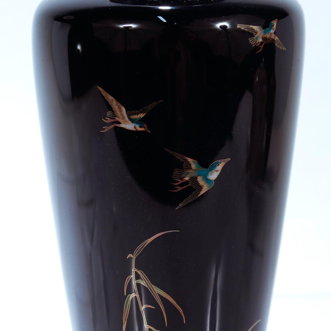 Antike japanische Cloissone-Emaille-Vase mit blauem Grund mit Vögeln aus der japanischen Meiji- Kyoto-Schule im Angebot 2