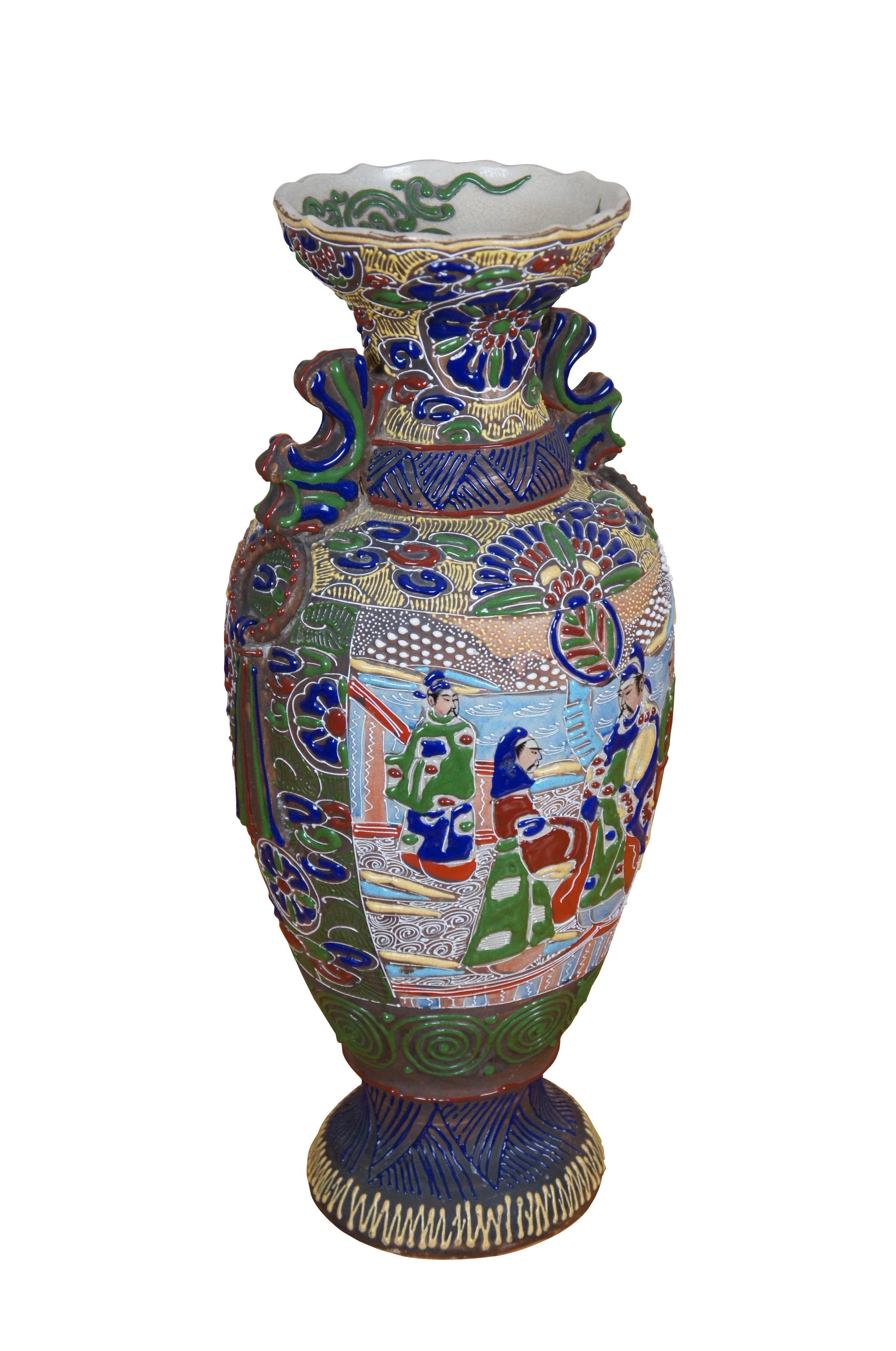Ancien vase de cheminée japonais de style Meiji Moriage Satsuma Wise Man Baluster 17