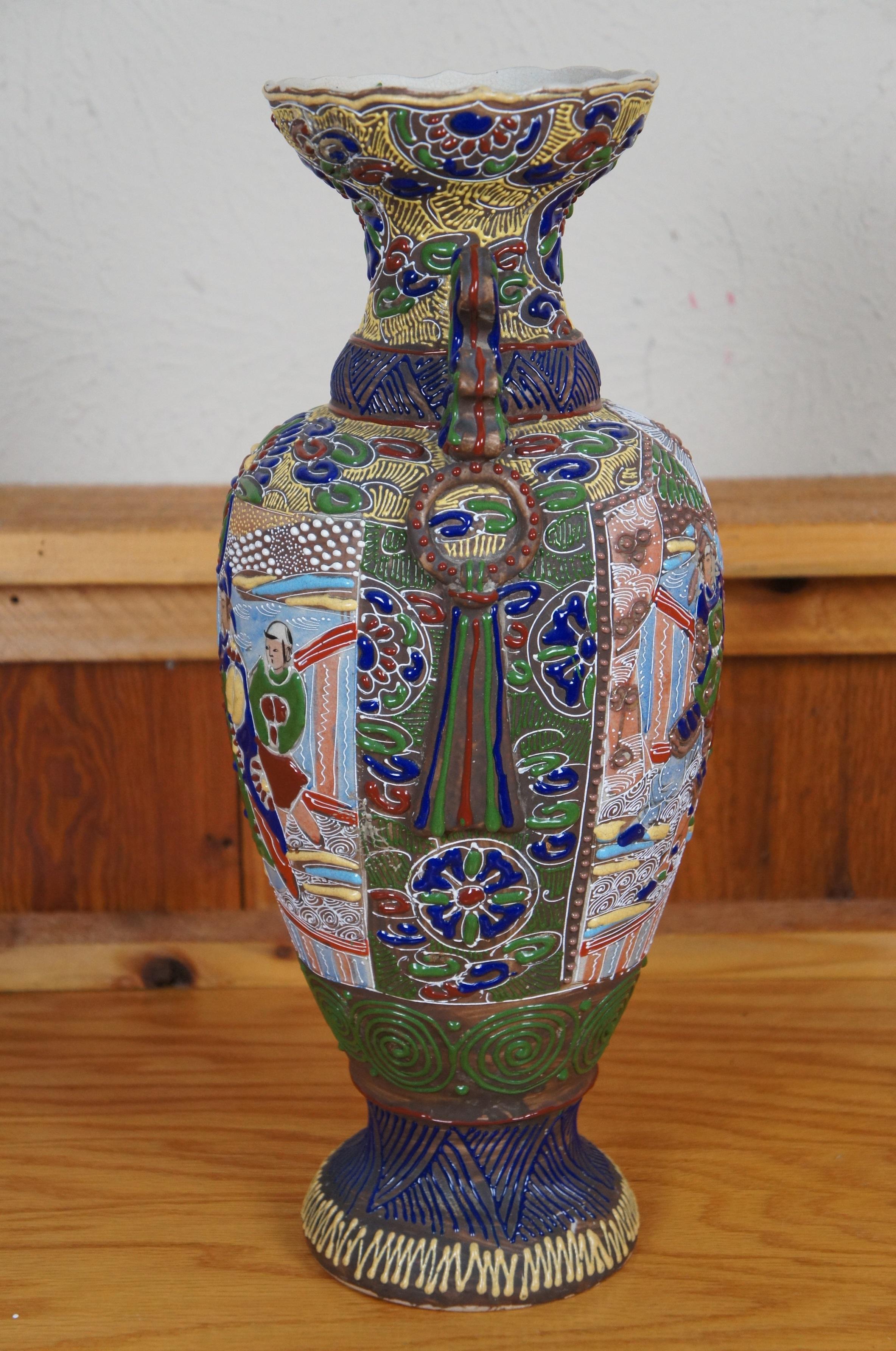 Ancien vase de cheminée japonais de style Meiji Moriage Satsuma Wise Man Baluster 17