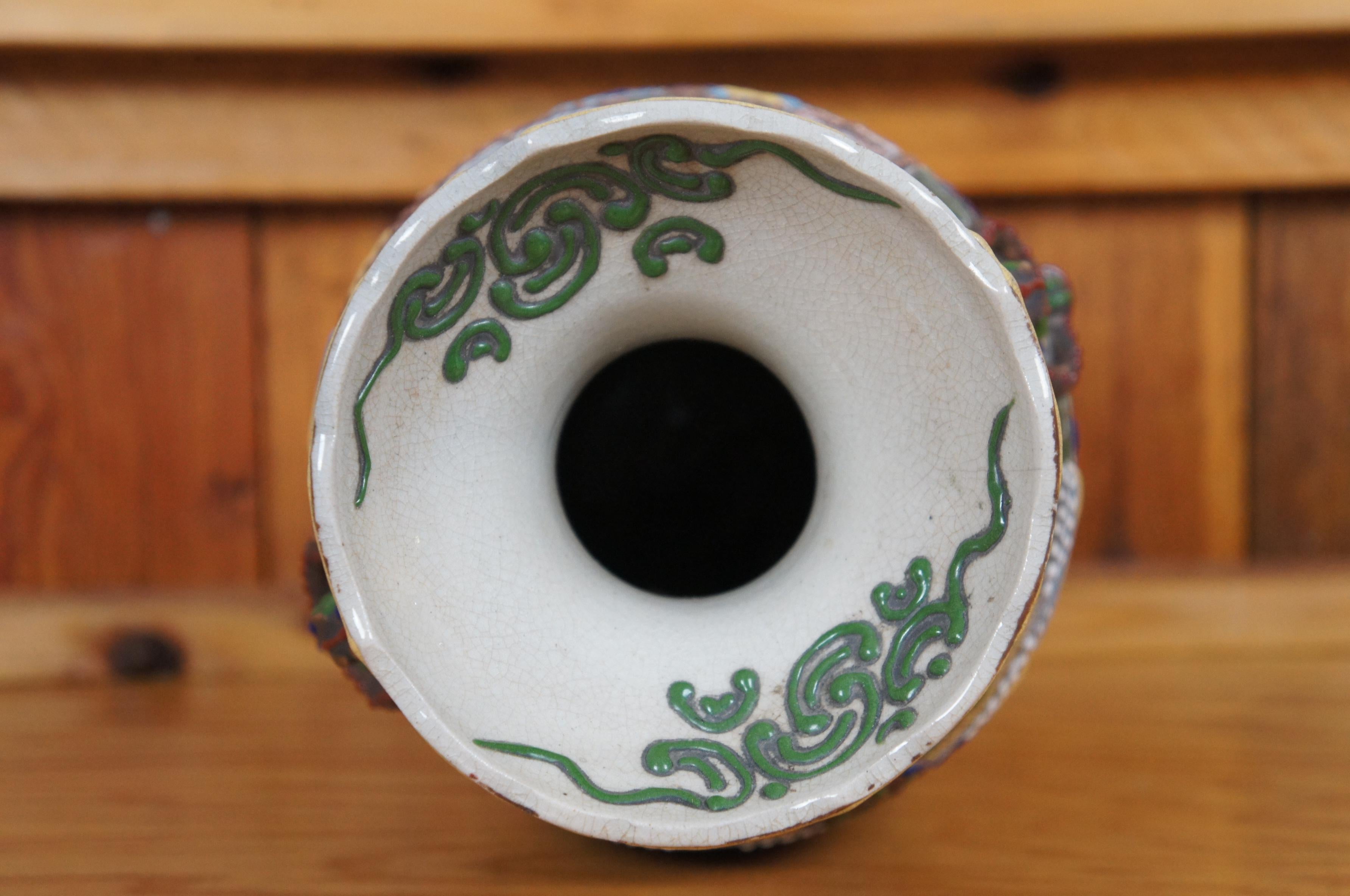 Ancien vase de cheminée japonais de style Meiji Moriage Satsuma Wise Man Baluster 17