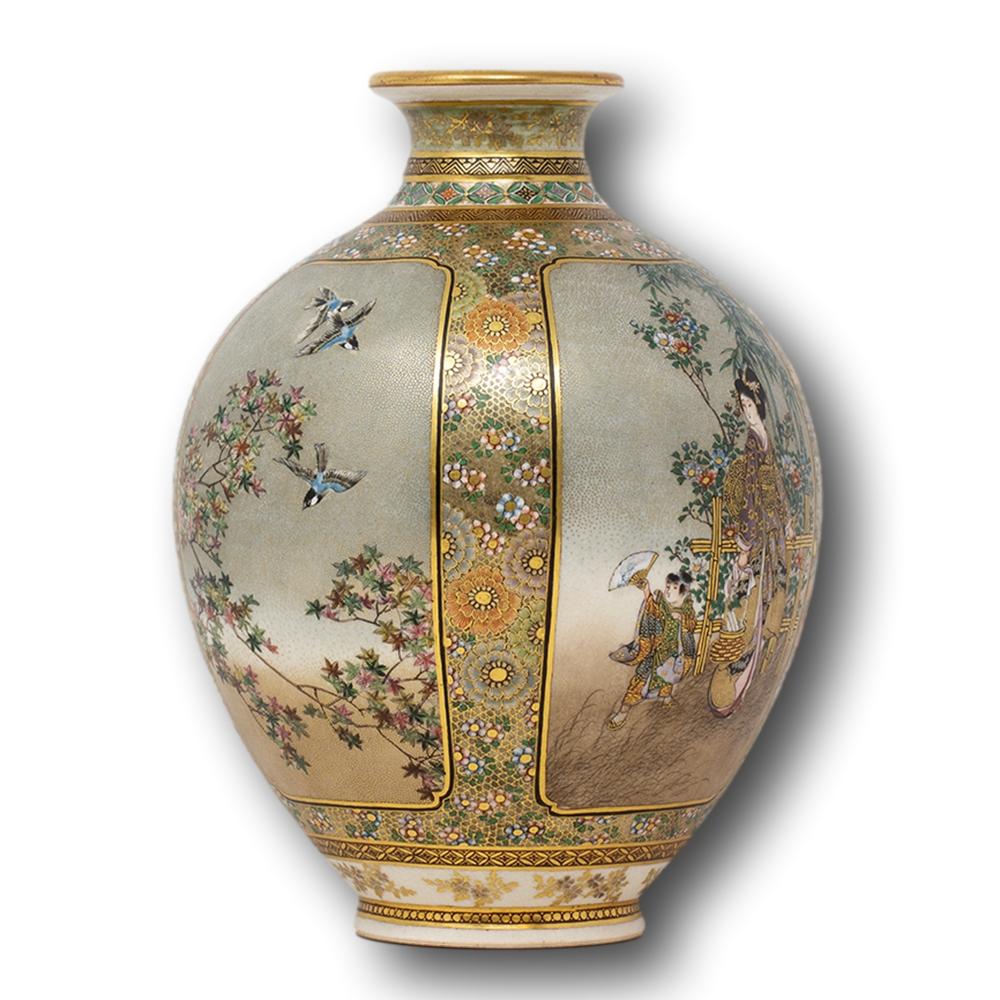 Antique Japanese Meiji Period (1868-1912) Satsuma Vase by Kinkozan For Sale 4