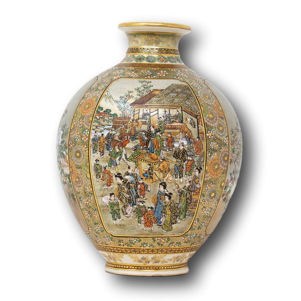 Antique Japanese Meiji Period (1868-1912) Satsuma Vase by Kinkozan For Sale 1