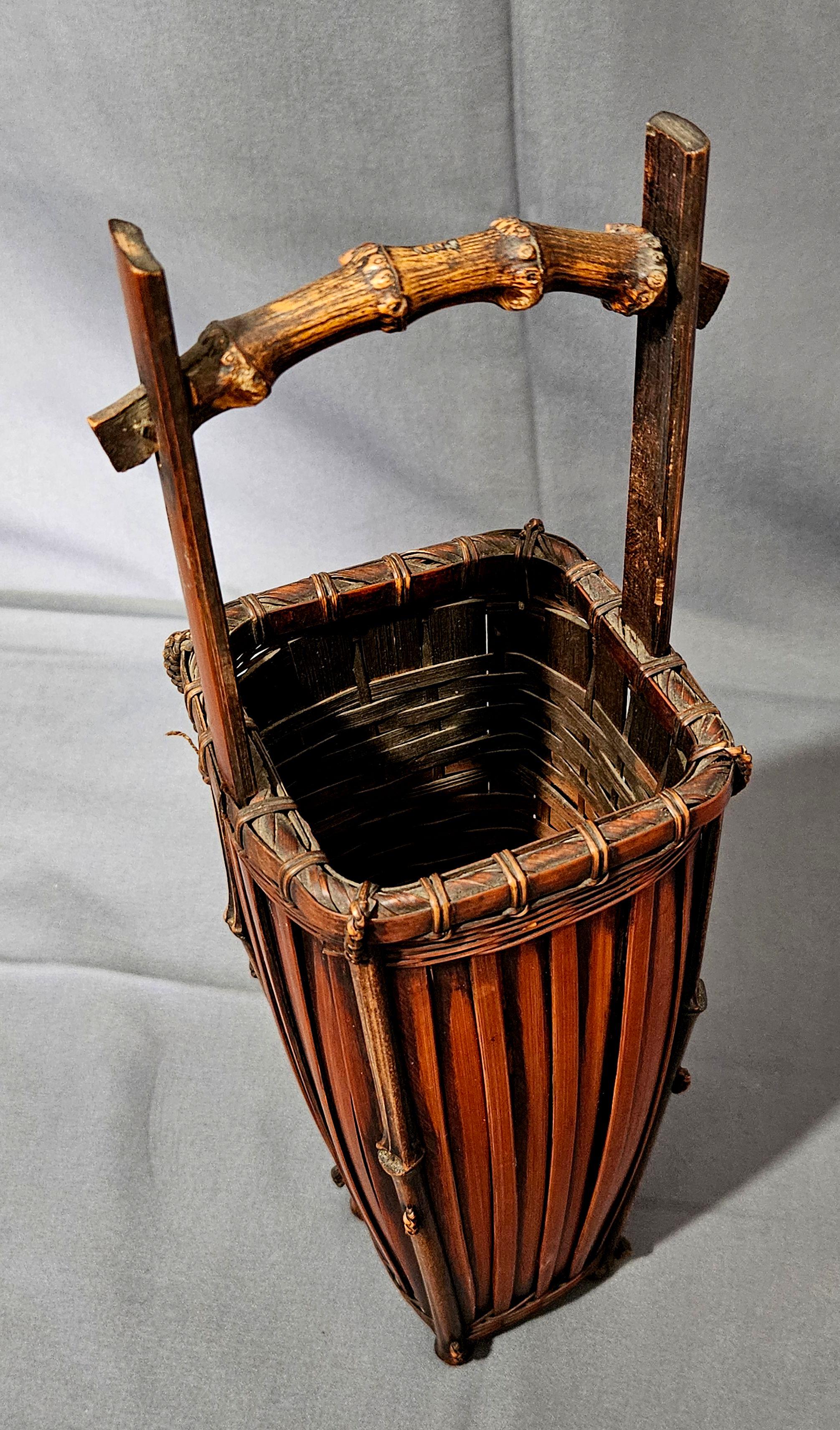 Cesta Ikebana de bambú japonesa antigua del periodo Meiji en Bueno estado para la venta en Norton, MA