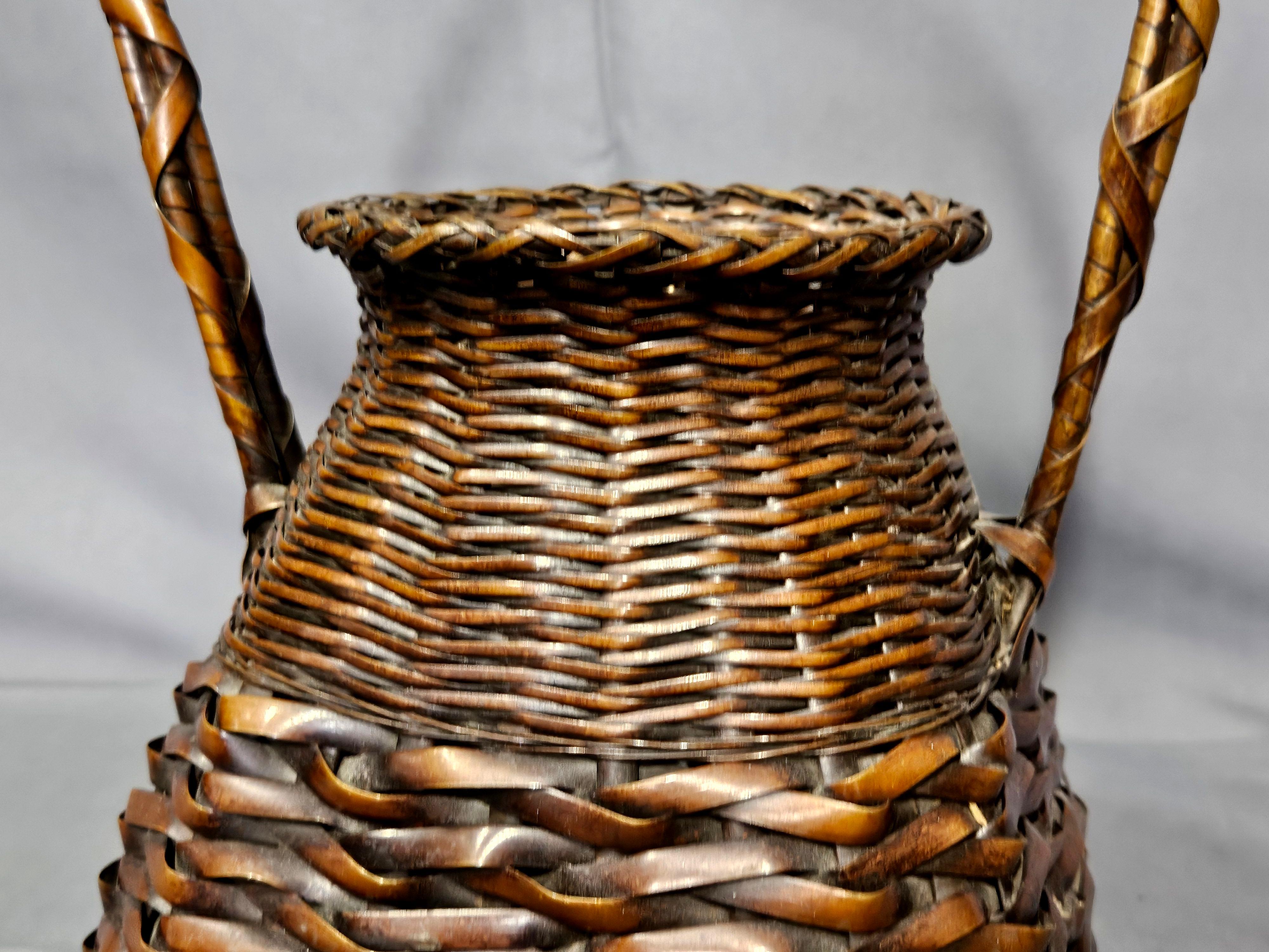Antike japanische Meiji Periode Bronze handgewebte Ikebana Korb im Zustand „Hervorragend“ im Angebot in Norton, MA