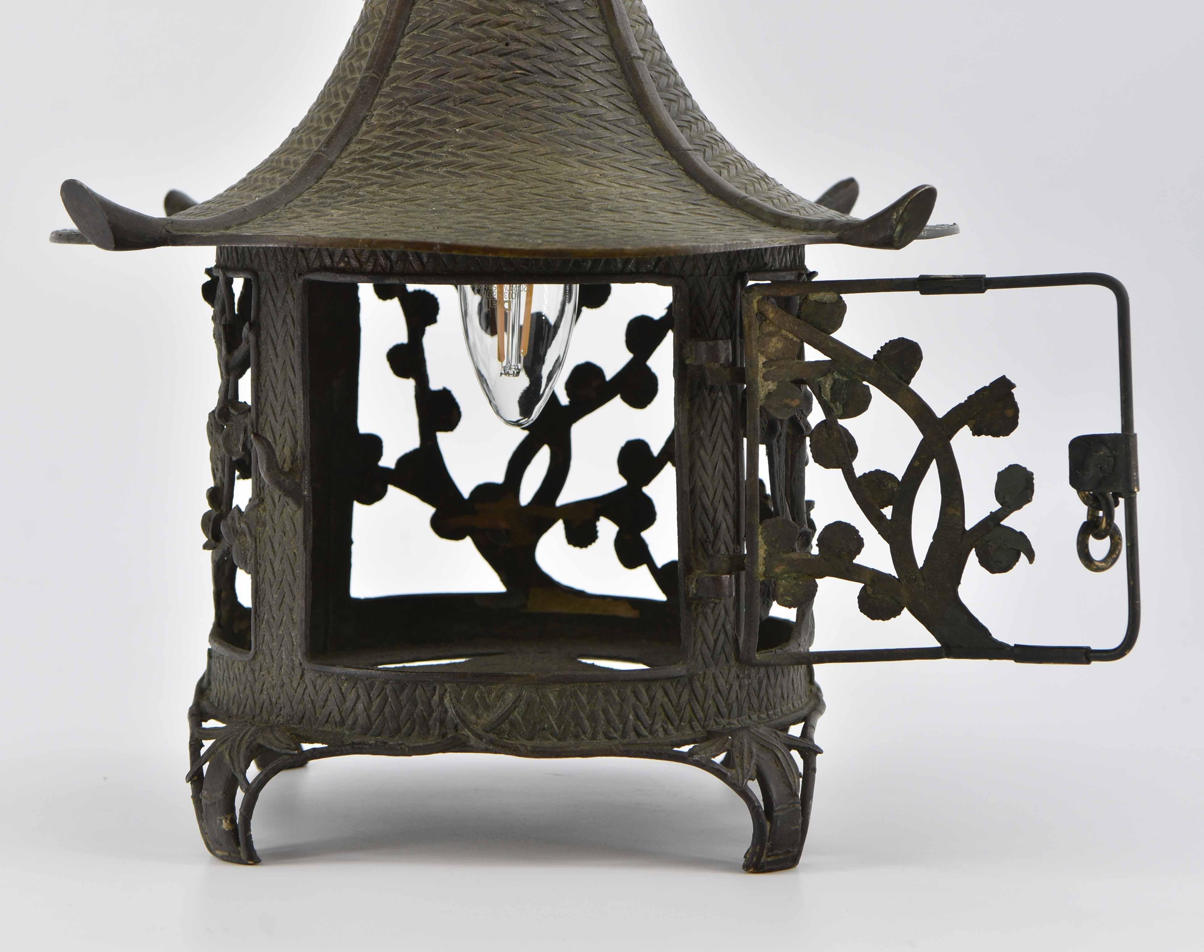 Antique Japanese Meiji Period Bronze Temple Lantern Light In Fair Condition For Sale In Norwich, GB