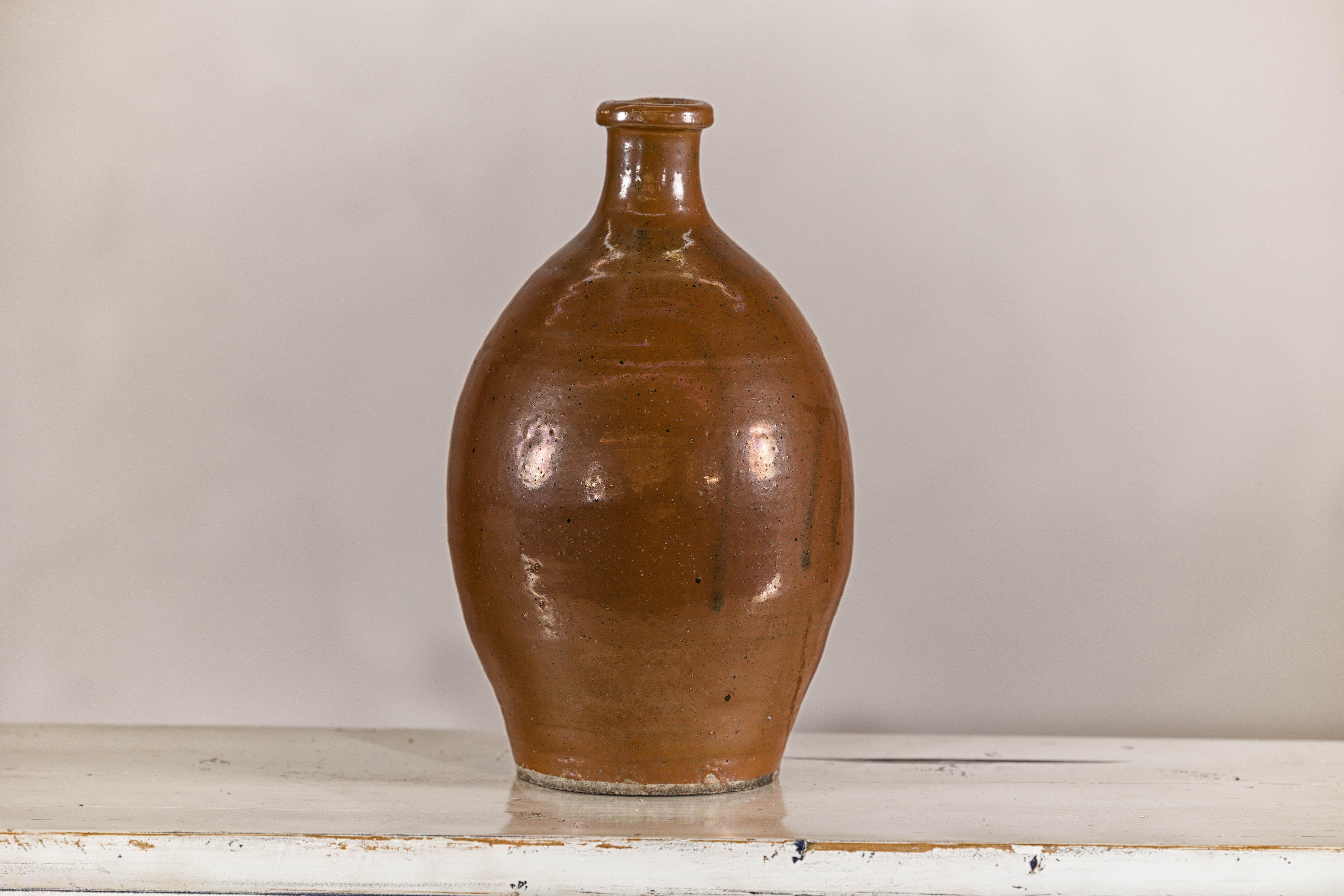 Antique Japanese Meiji Period Brown Monochrome Bottle, 19th Century Collectible In Good Condition For Sale In Yonkers, NY