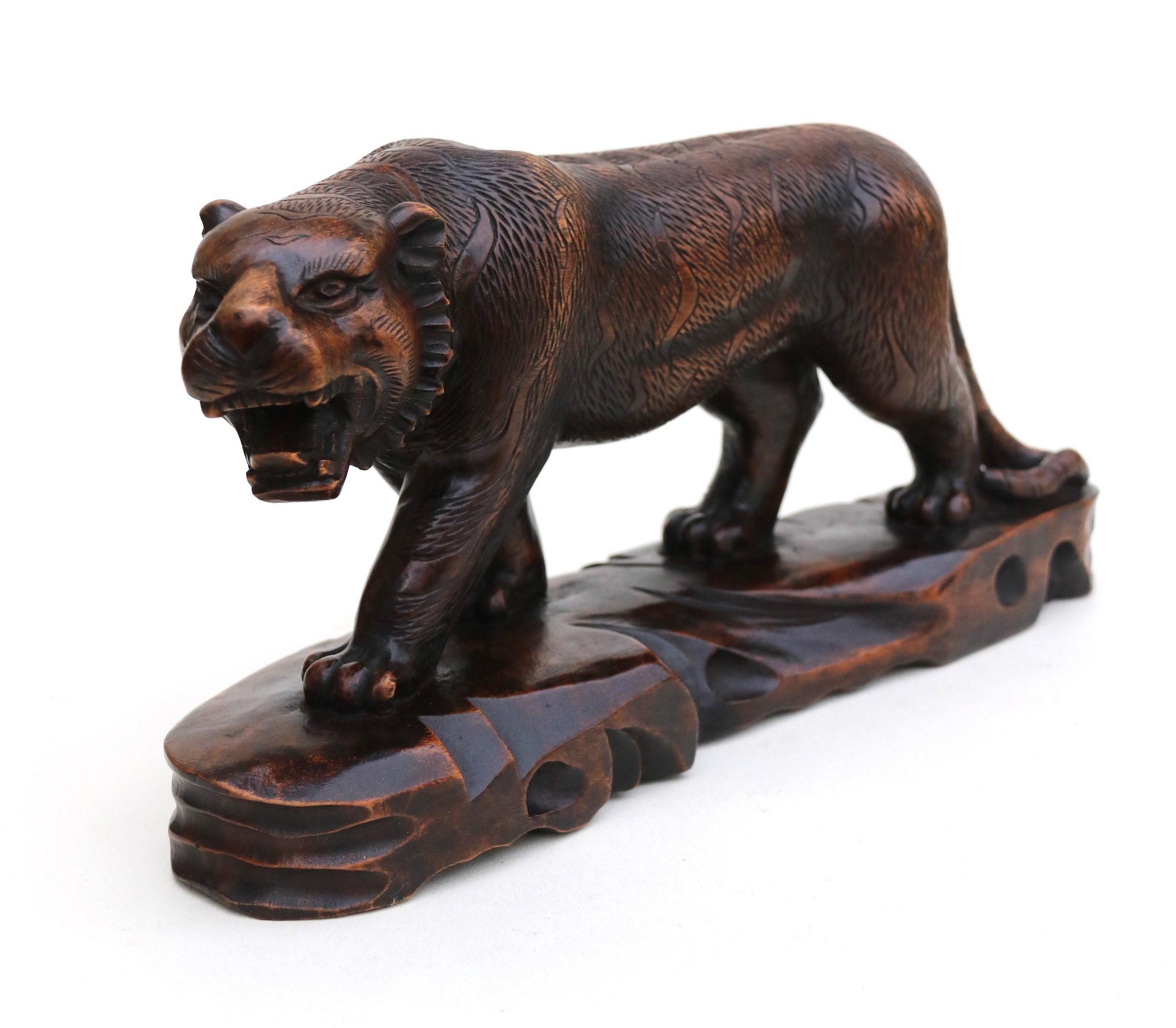 Antique Japanese Meiji period carved hardwood okimono of a prowling tiger C 1900 For Sale 2
