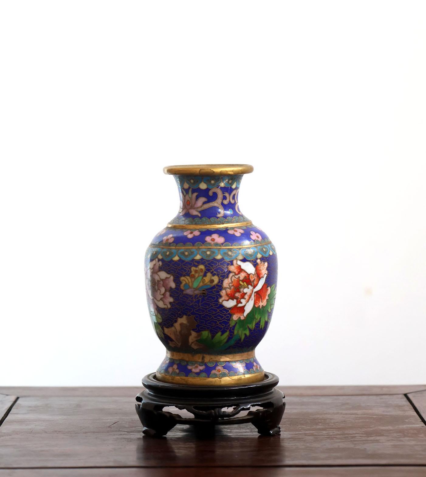 This is a Japanese Meiji period enamel vase made under the cloisonné technique, featuring foliage and floral panels. This vase is a great example of the  extraordinary Meiji era cloisonne artisans. 
Very good original condition. 