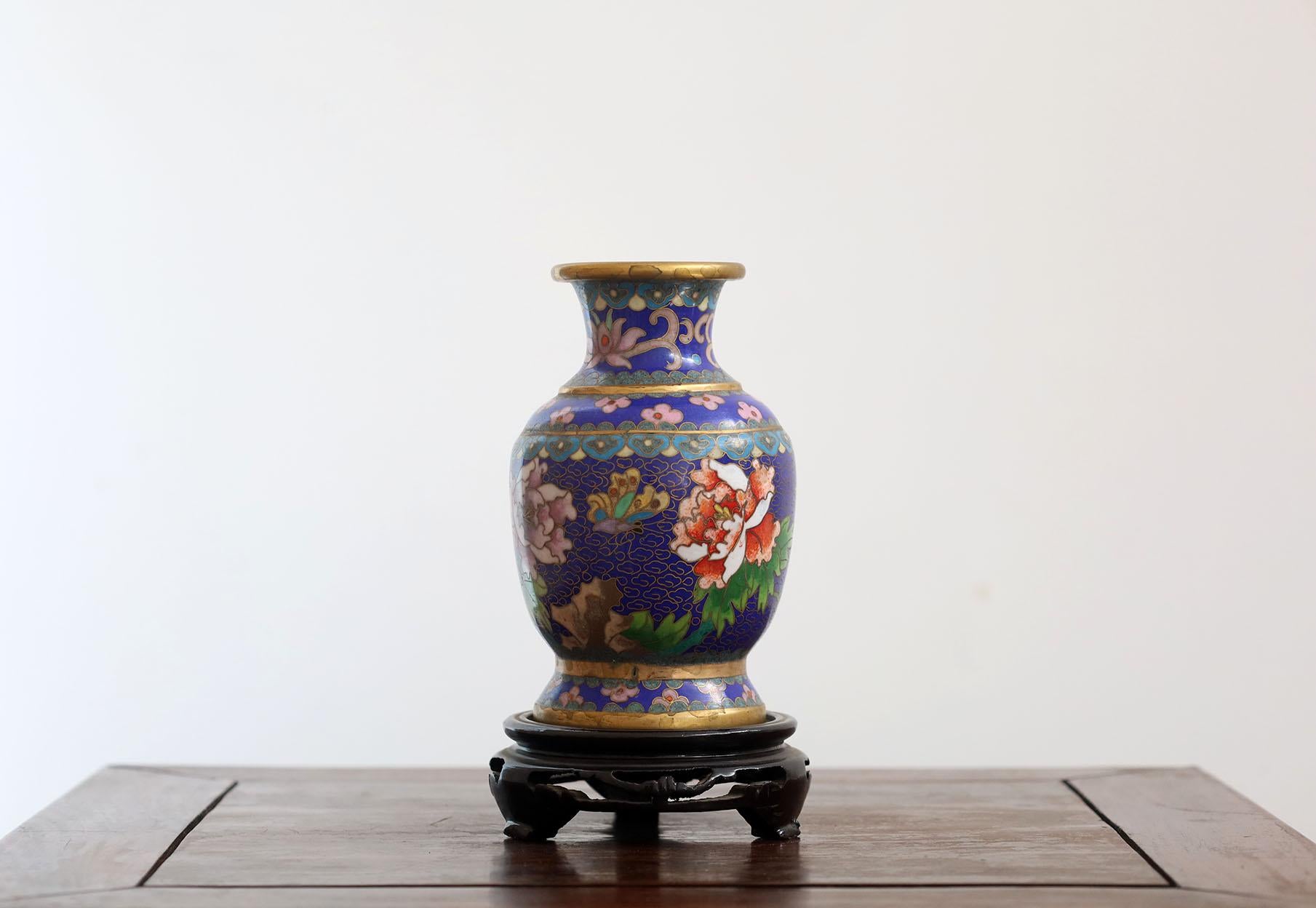 Antiguo Jarrón Japonés de Cloisonné del Periodo Meiji Hecho a mano en venta