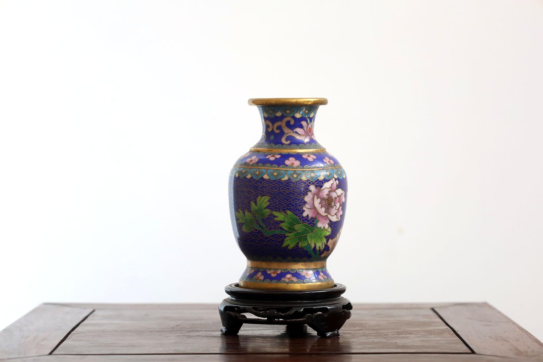 Fatto a mano Antico vaso giapponese del periodo Meiji in cloisonne in vendita