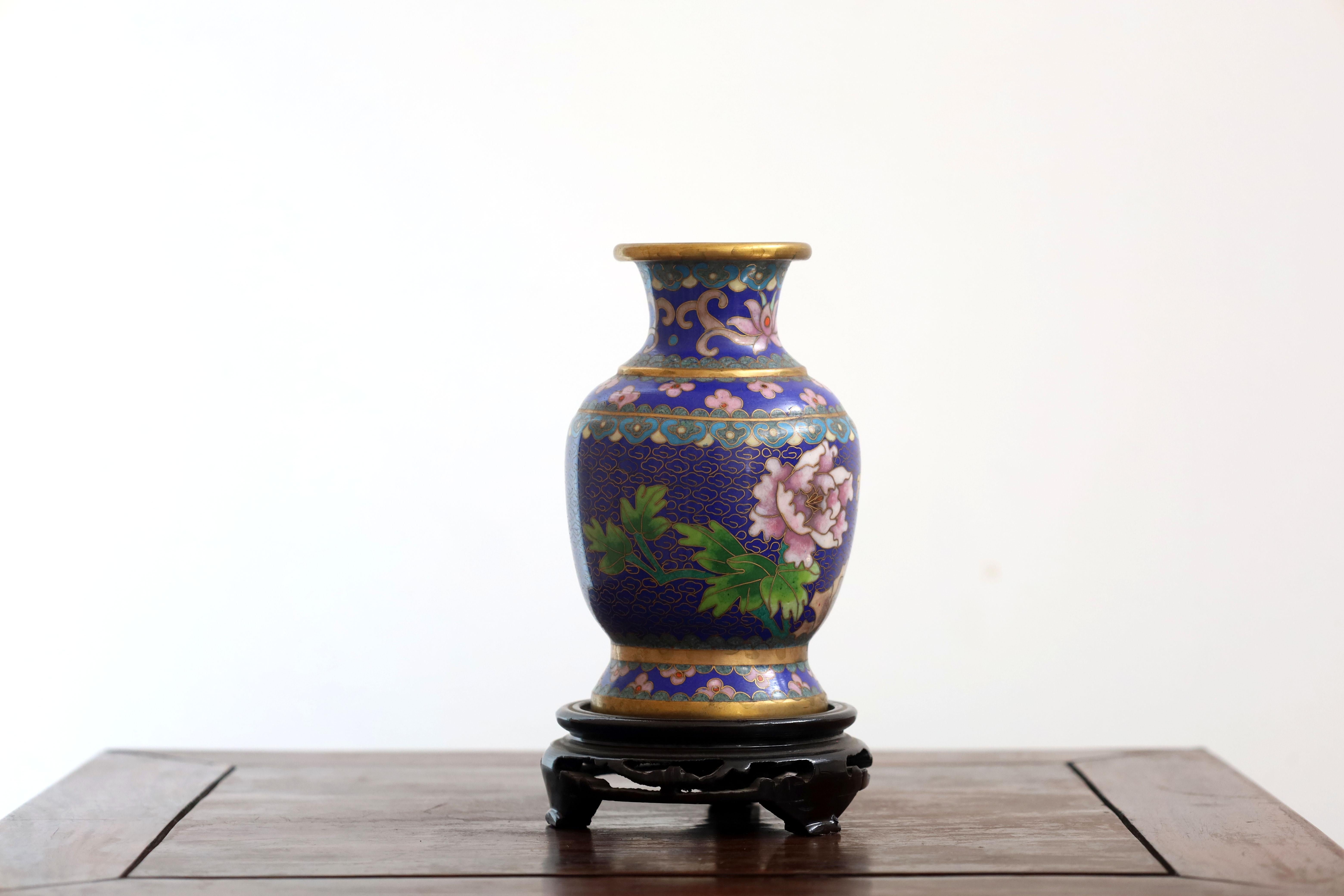 Antique Japanese Meiji Period Cloisonne Vase In Good Condition For Sale In Mérida, YU
