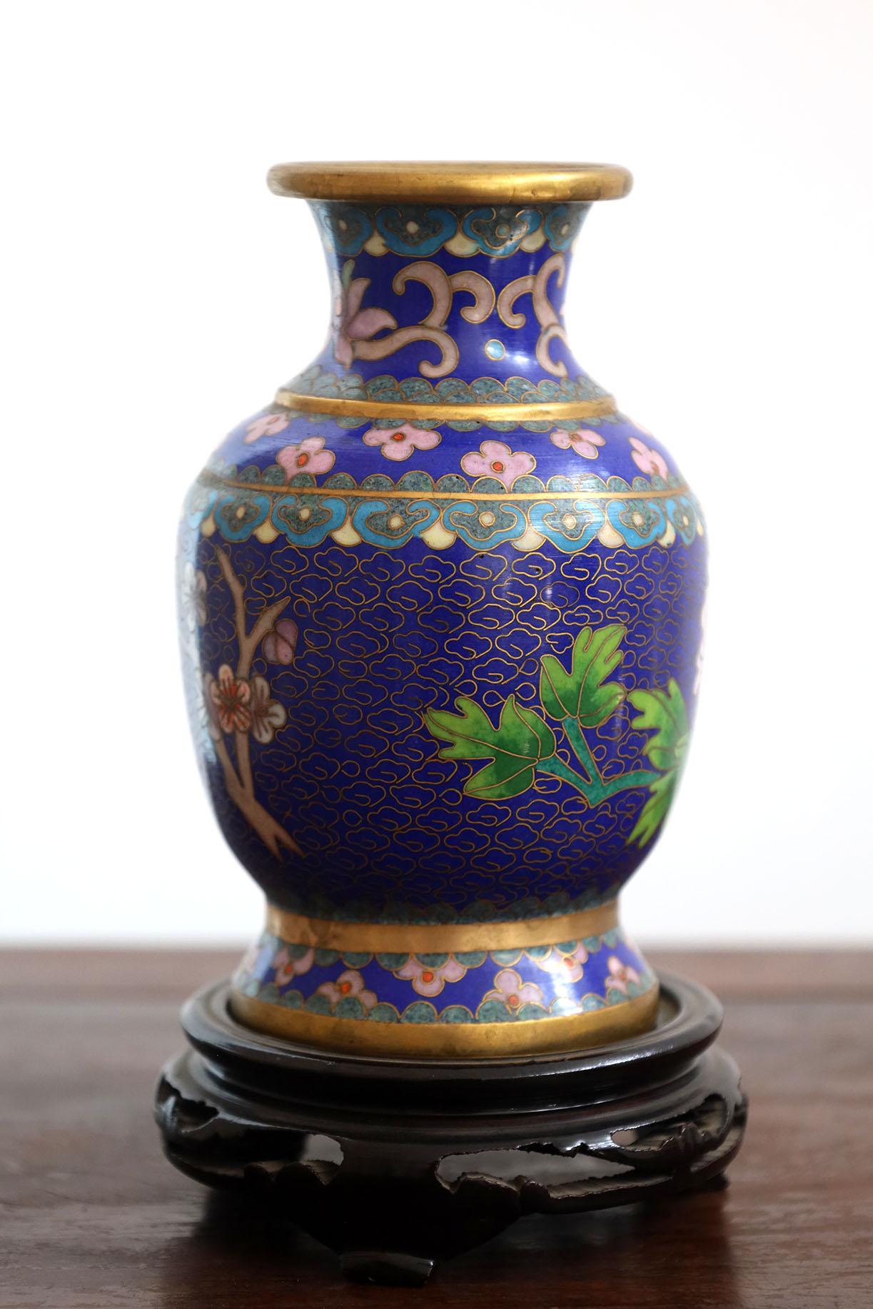 XIX secolo Antico vaso giapponese del periodo Meiji in cloisonne in vendita