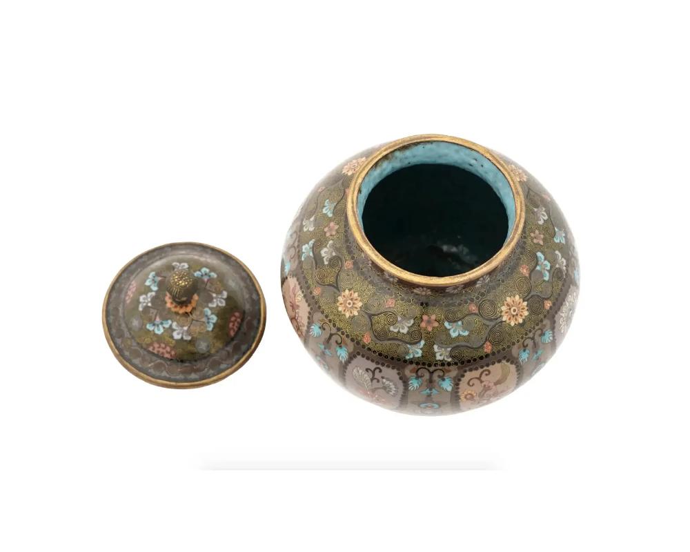 High Quality Antique Meiji Japanese Cloisonne Enamel Koro Jar Gold Wire In Good Condition For Sale In New York, NY