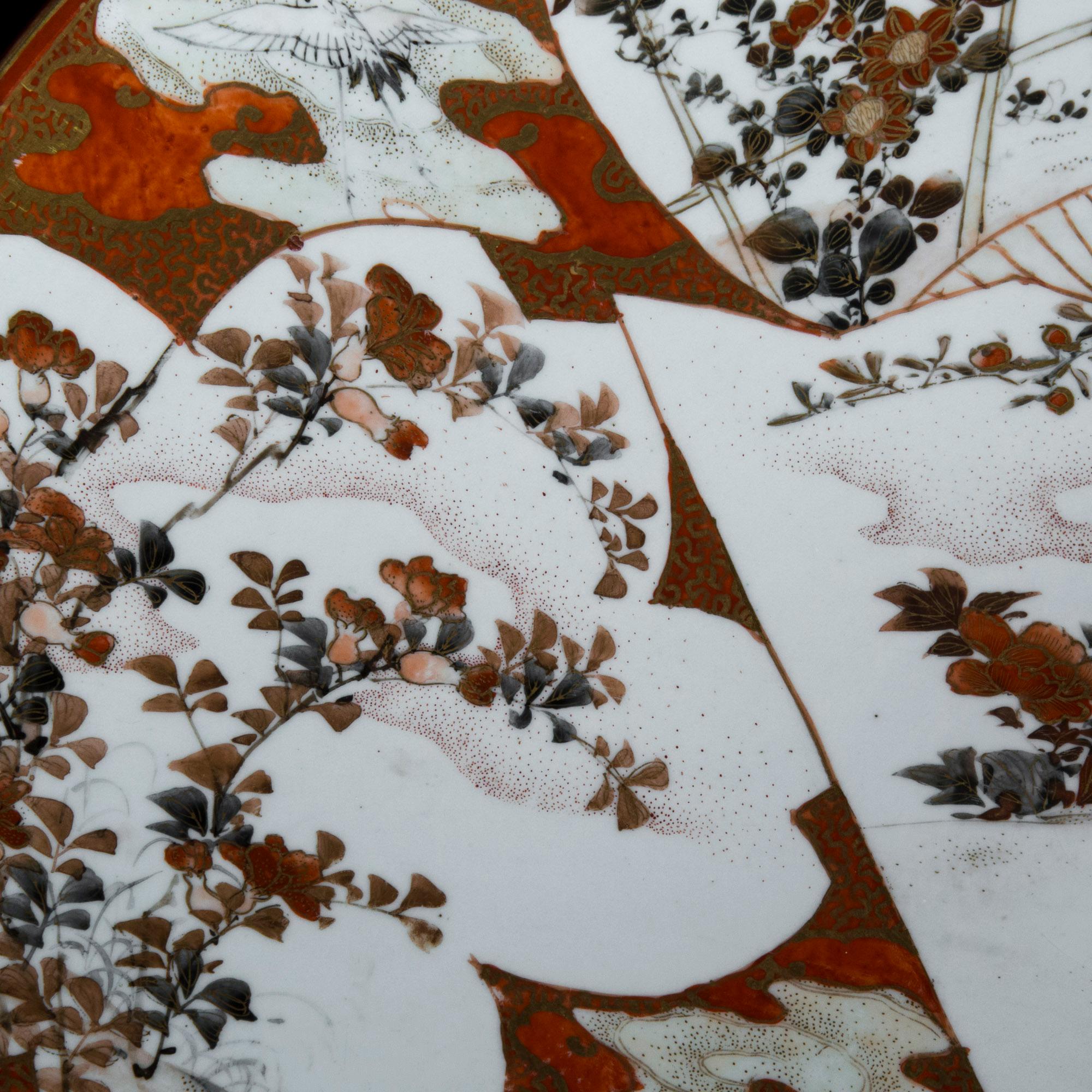 Antiguo Plato Japonés de Porcelana Kutani del Periodo Meiji Chinoiserie