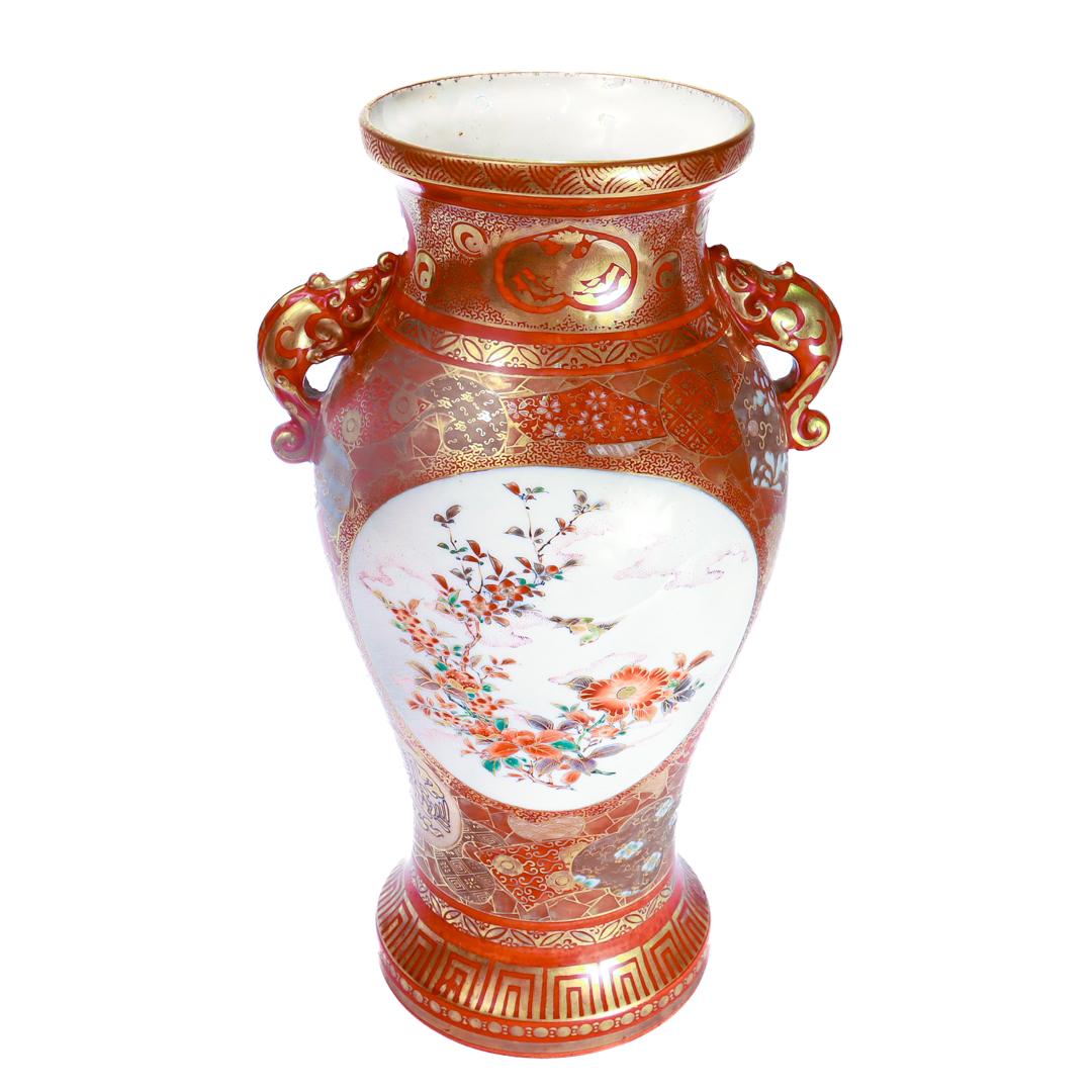 Antique Japanese Meiji Period Kutani Porcelain Vase by Shoundo / Matsumoto Sahei For Sale 2