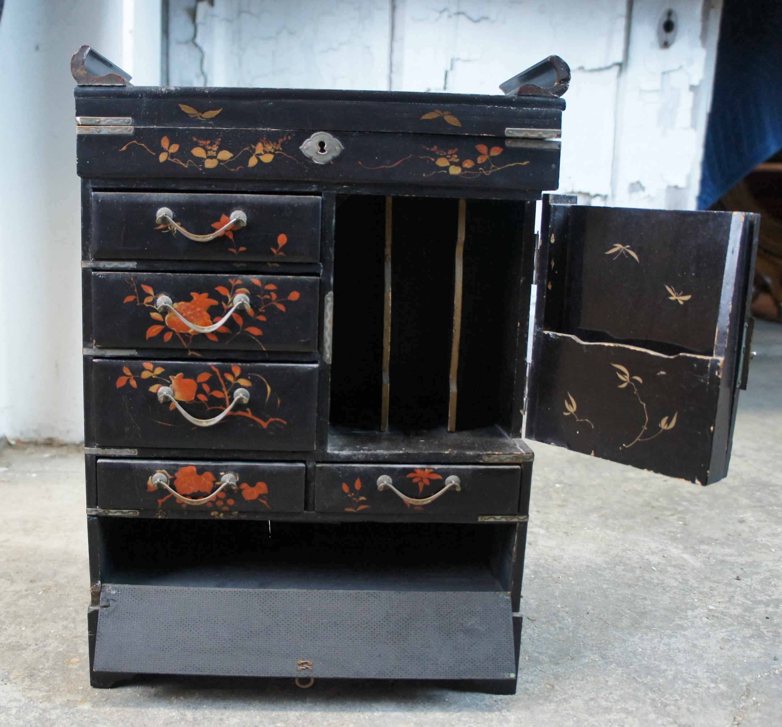 Antique Japanese Meiji Period Lacquered Hand Painted Jewelry Box Miniature Chest In Good Condition In Dayton, OH