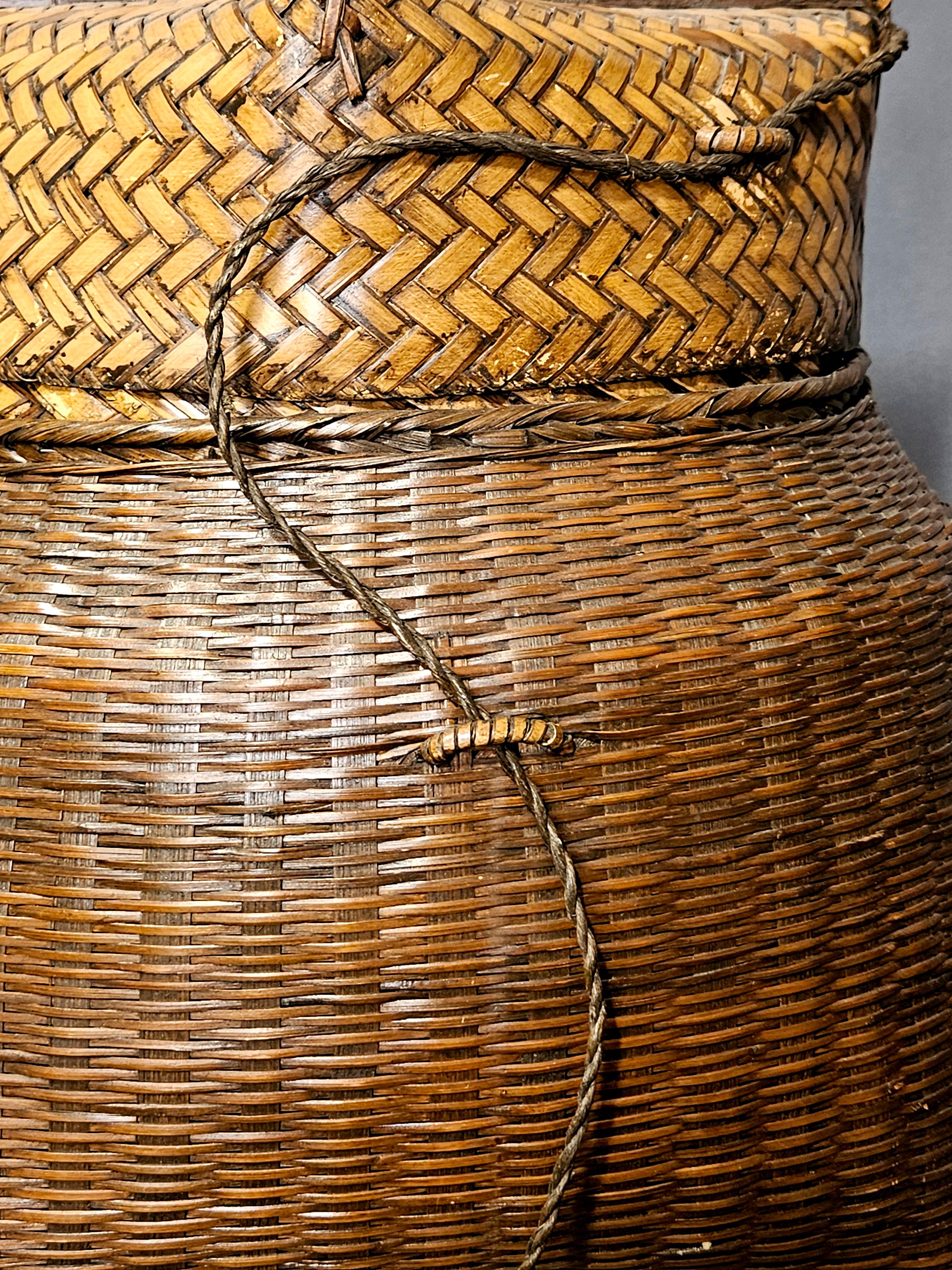 Antiguo cesto japonés de bambú Ikebana de la época Meiji, grande y forrado de madera en venta 3