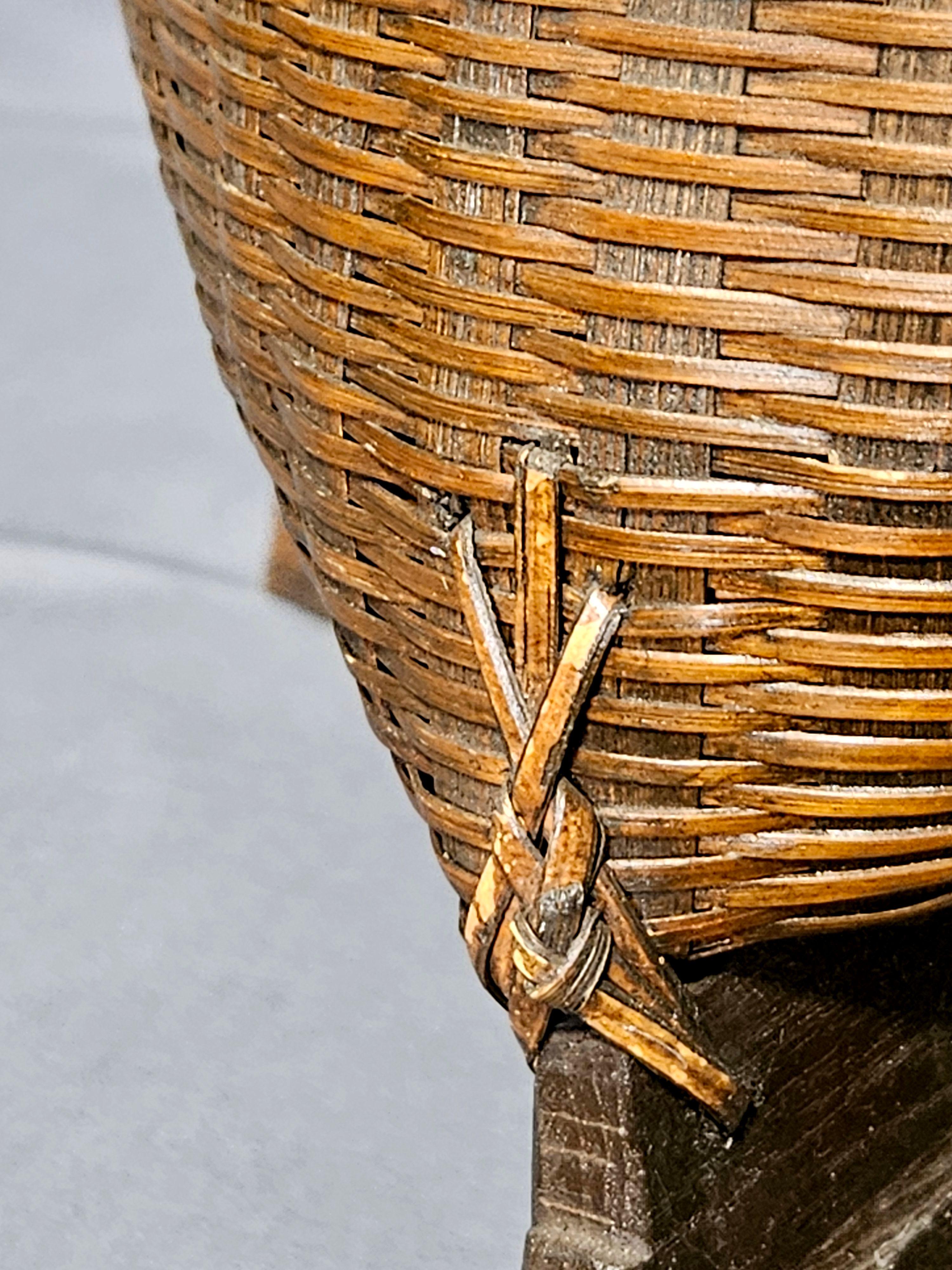 Antiguo cesto japonés de bambú Ikebana de la época Meiji, grande y forrado de madera en venta 5