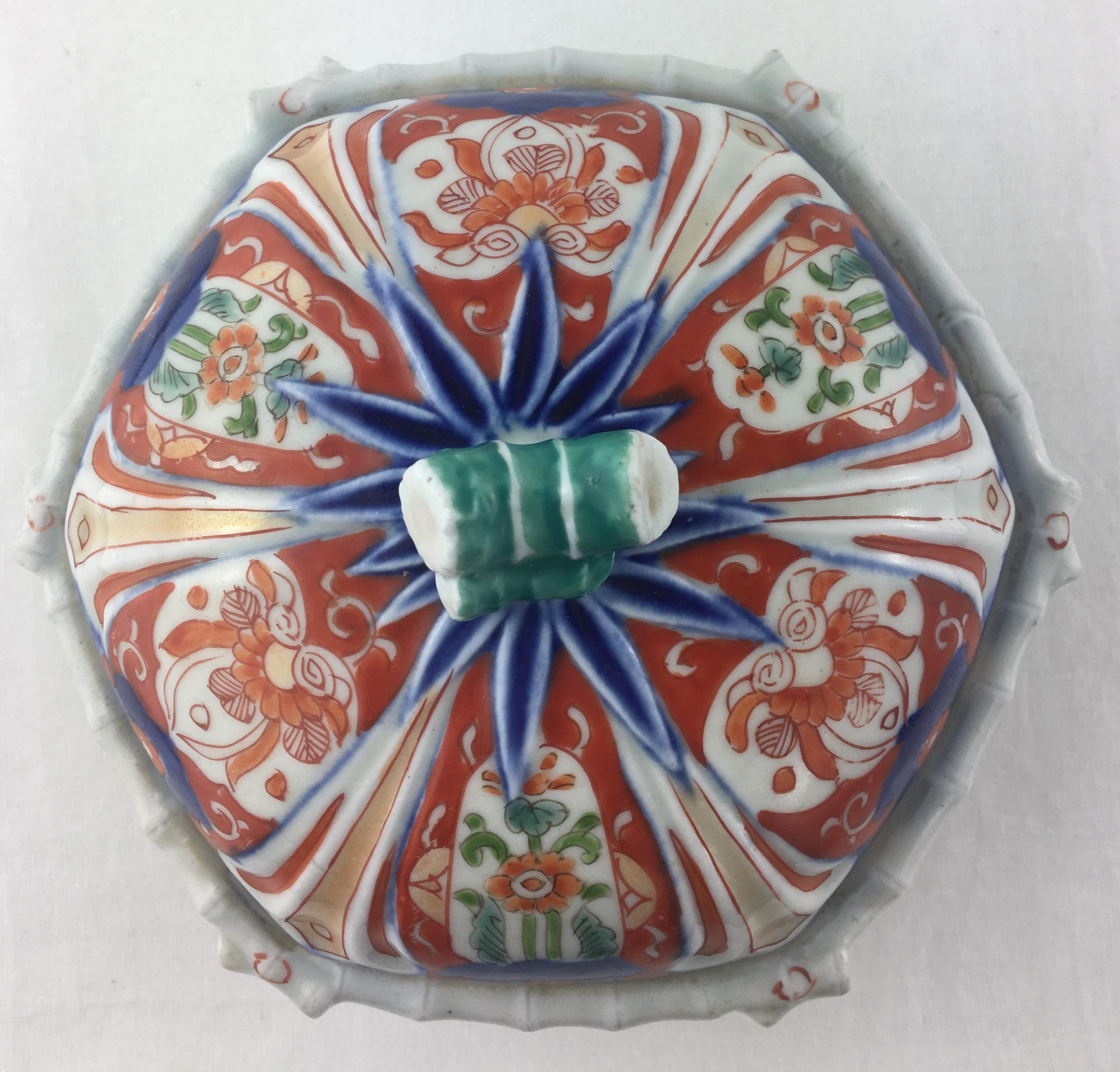 Antique Japanese Meiji Period Decorative Porcelain Trinket or Jewelry Box In Good Condition In Miami, FL