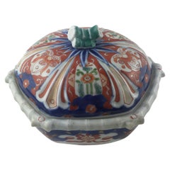 Antique Japanese Meiji Period Decorative Porcelain Trinket or Jewelry Box