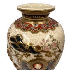 Vaso antico in terracotta Satsuma del periodo Meiji giapponese