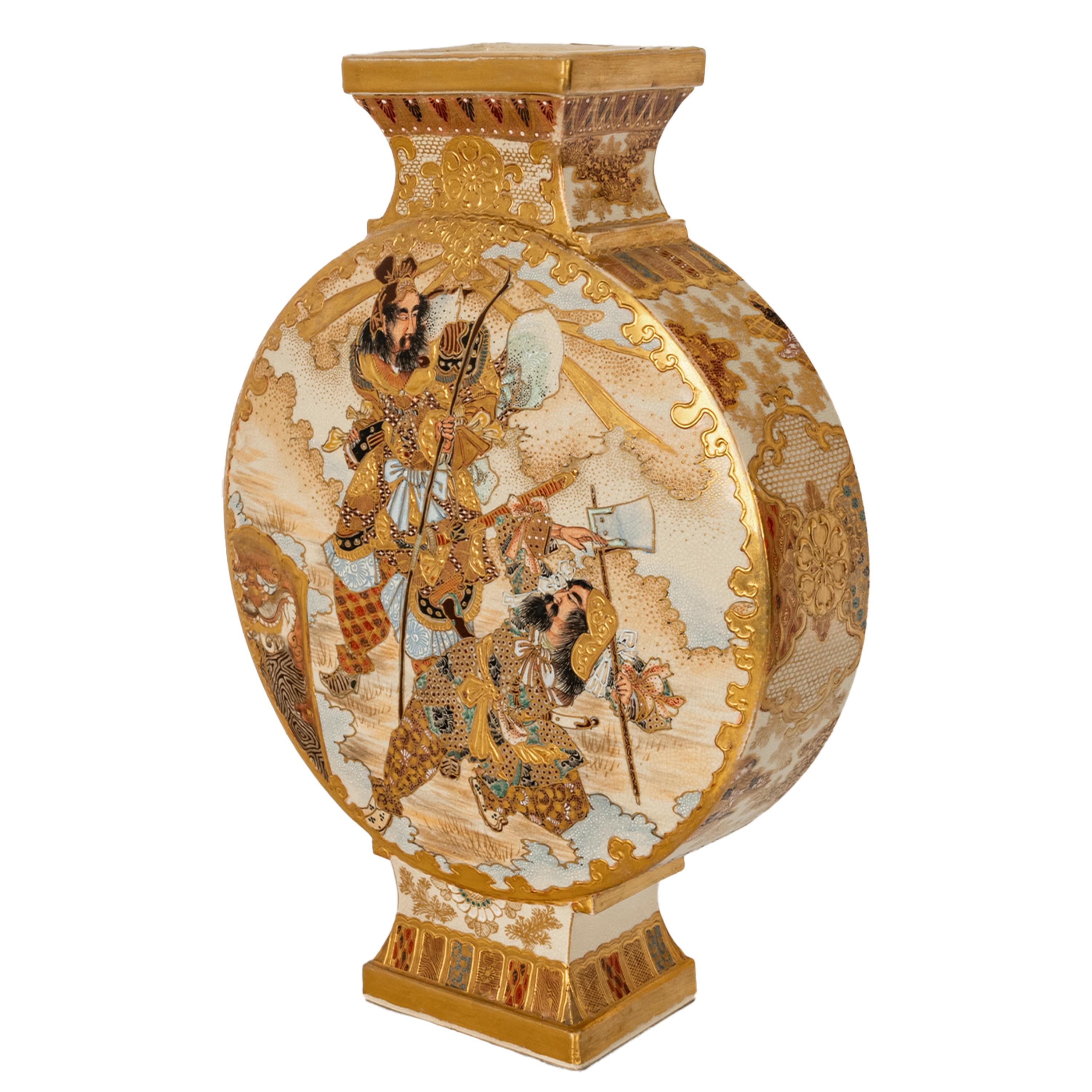 Antico vaso a forma di luna in ceramica Satsuma del periodo Meiji Samurai 1880 2