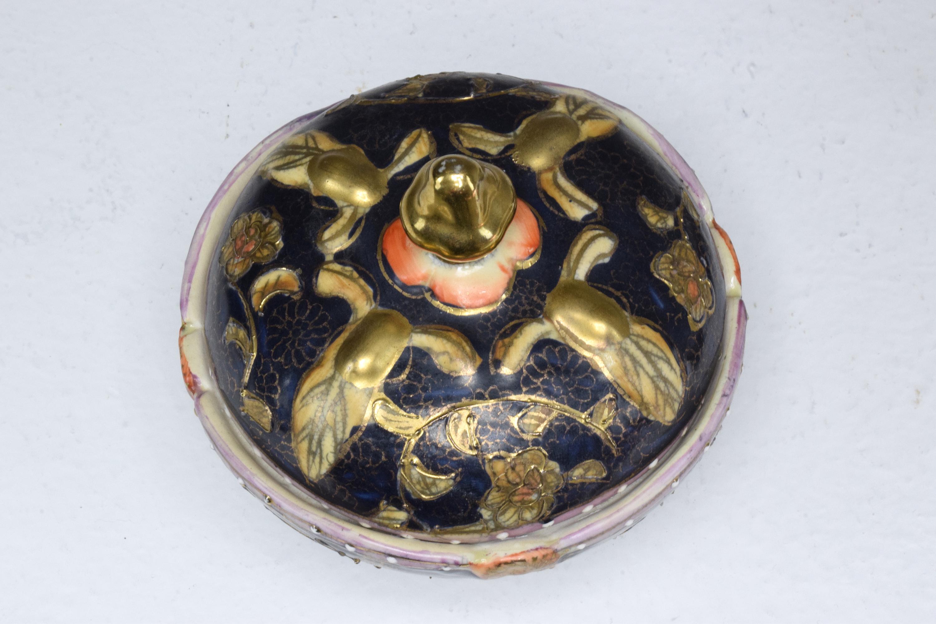Paar antike japanische Porzellanschachteln oder Schmuckkästchen aus der Meiji-Periode 6