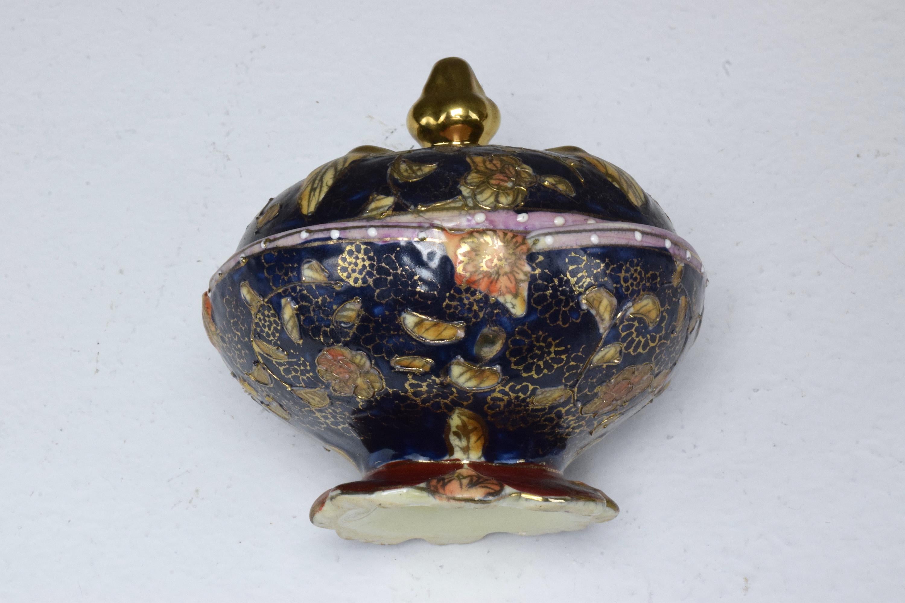 Paar antike japanische Porzellanschachteln oder Schmuckkästchen aus der Meiji-Periode 8
