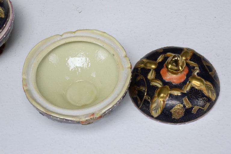 Pair of Antique Japanese Meiji Period Porcelain Trinket or Jewelry Boxes For Sale 10