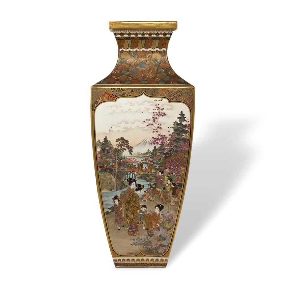 Early 20th Century Antique Japanese Meiji Period Satsuma Vase by Okamoto Ryozan for Yasuda Company For Sale