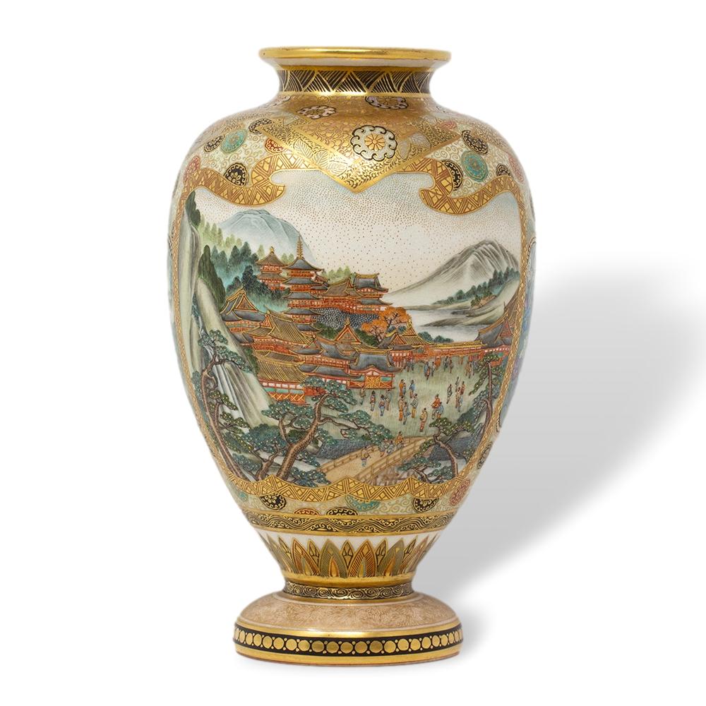 Antique Japanese Meiji Period Satsuma Vase Hozan In Good Condition In Newark, England