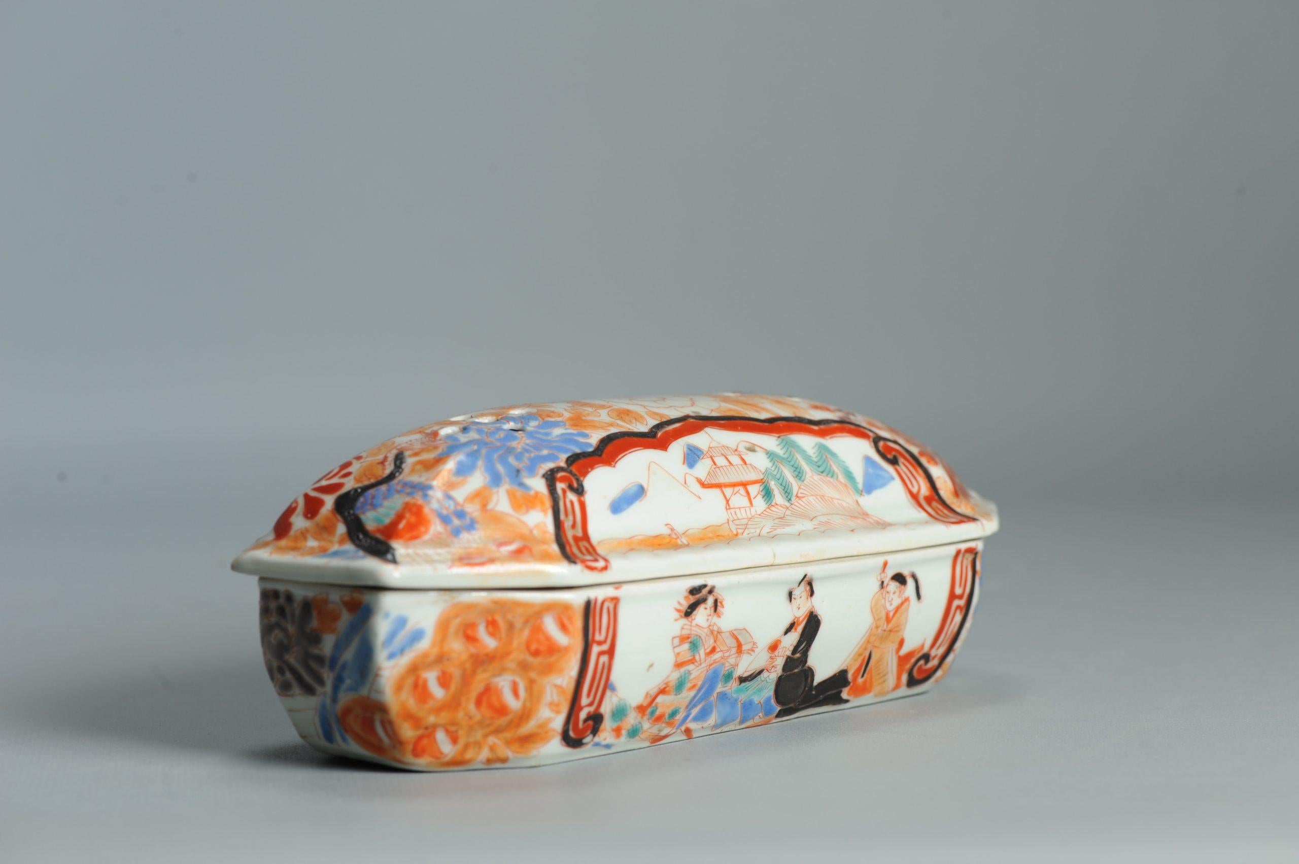 Antique Japanese Meiji Period Soap Box Porcelain MArked base Japan In Good Condition For Sale In Amsterdam, Noord Holland