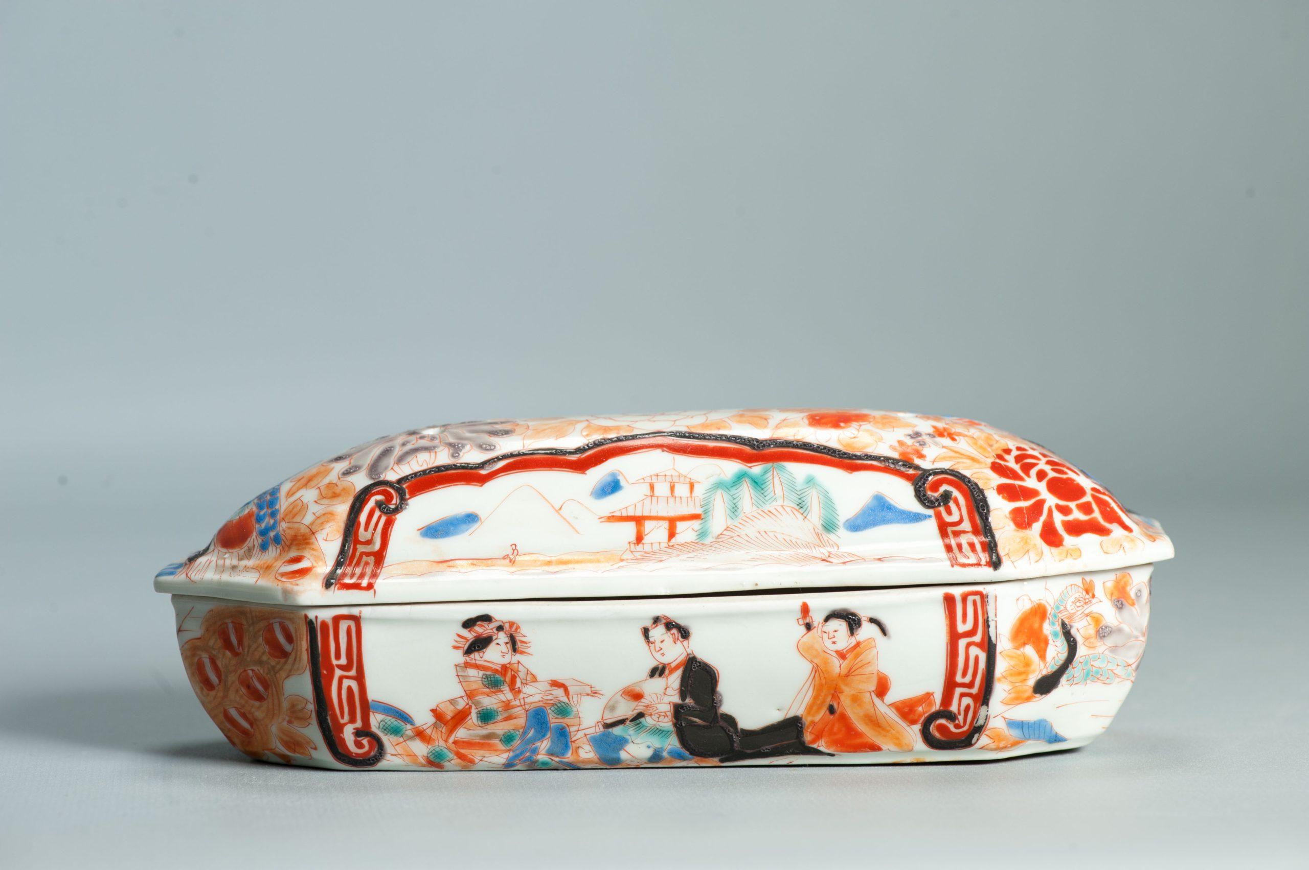 Antique Japanese Meiji Period Soap Box Porcelain MArked base Japan For Sale 2